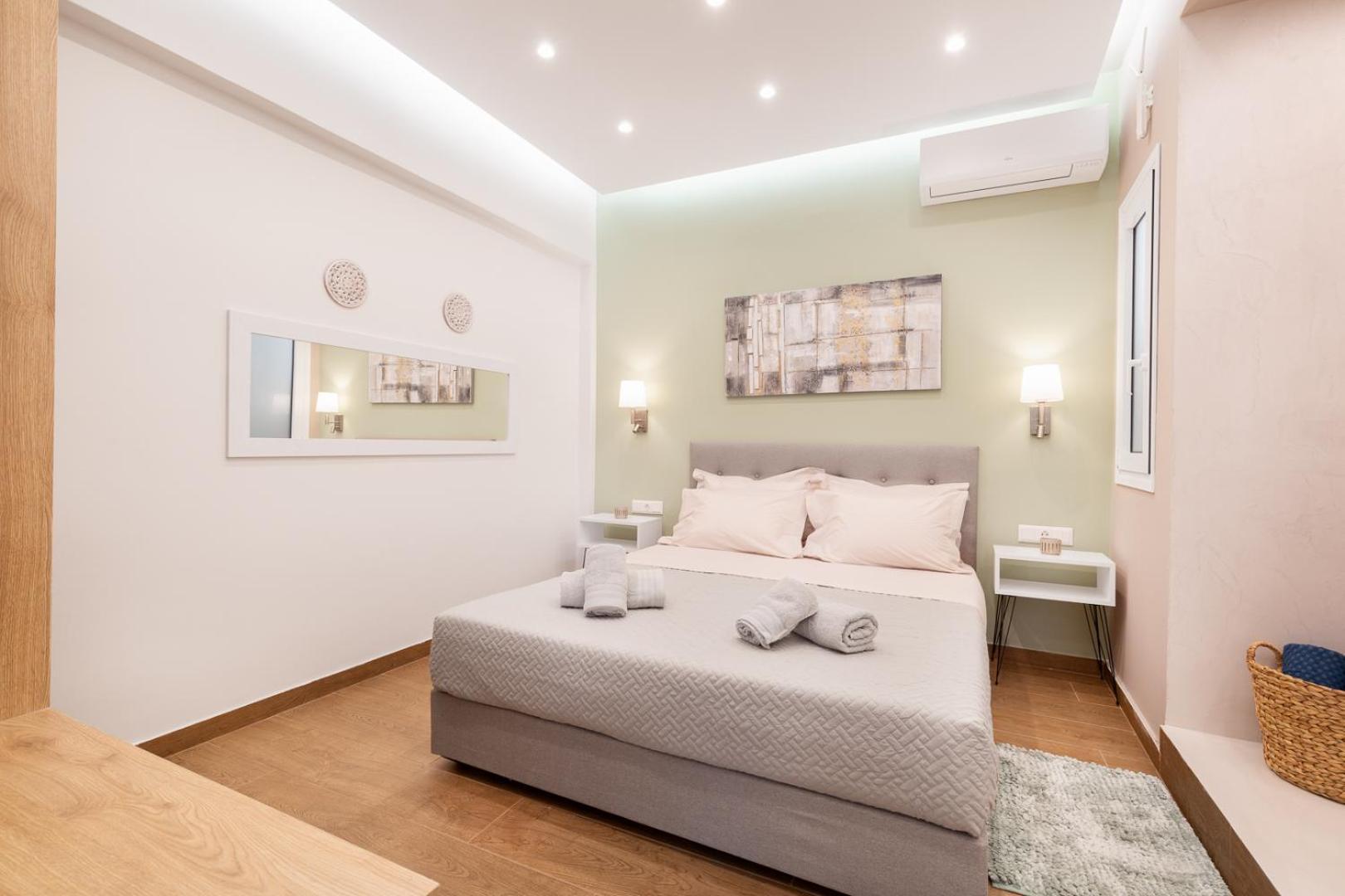 Caldera Close To The Port, Airport & Athens Apartment