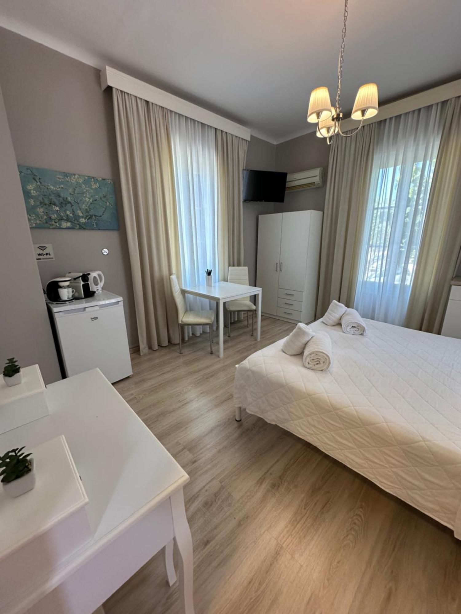 Iris Garden Aparthotel