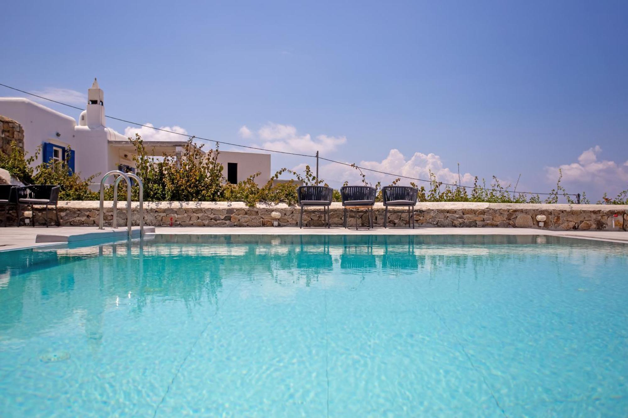 Kastro Seaview Pool *