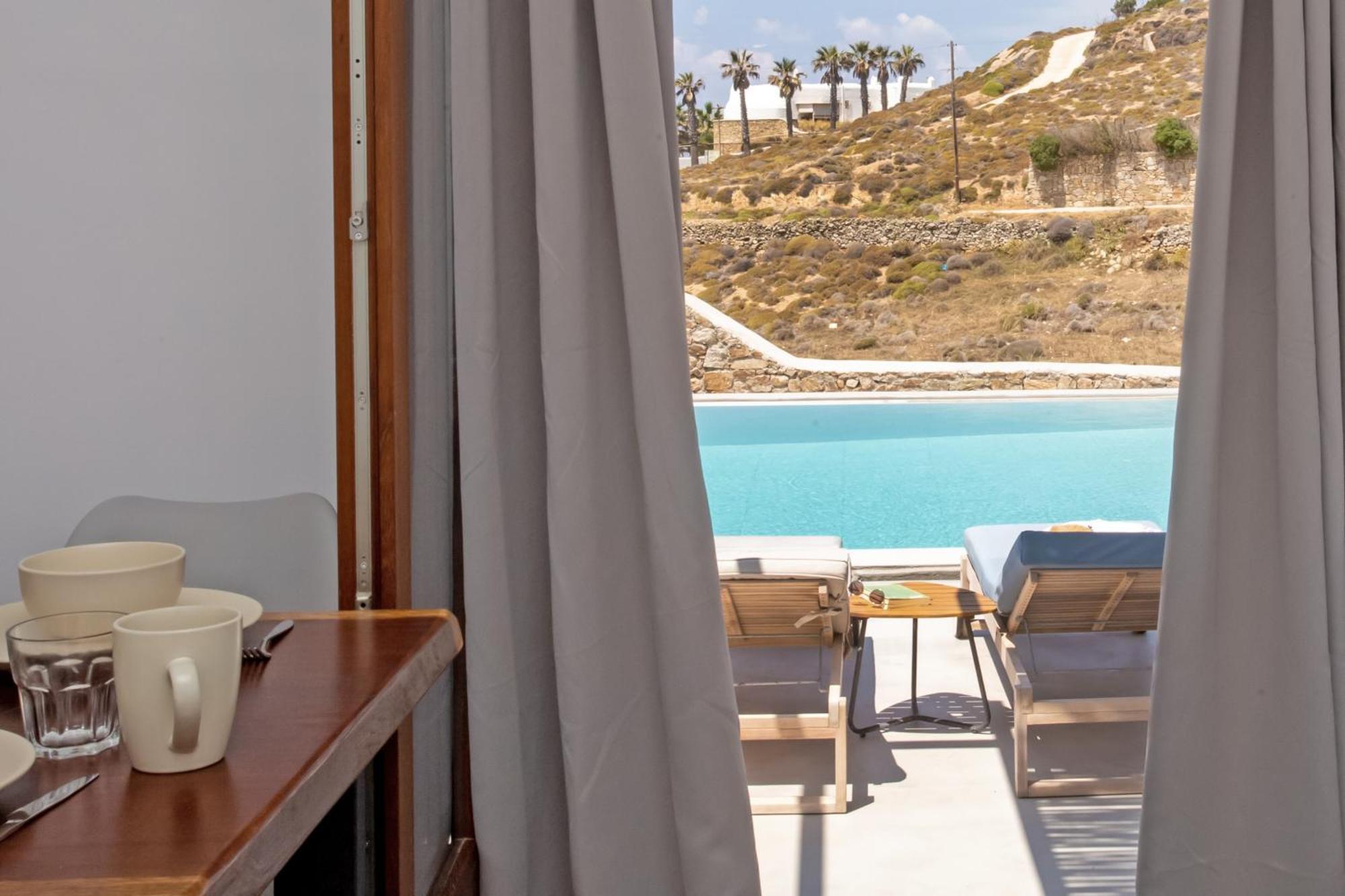 Kastro Seaview Pool