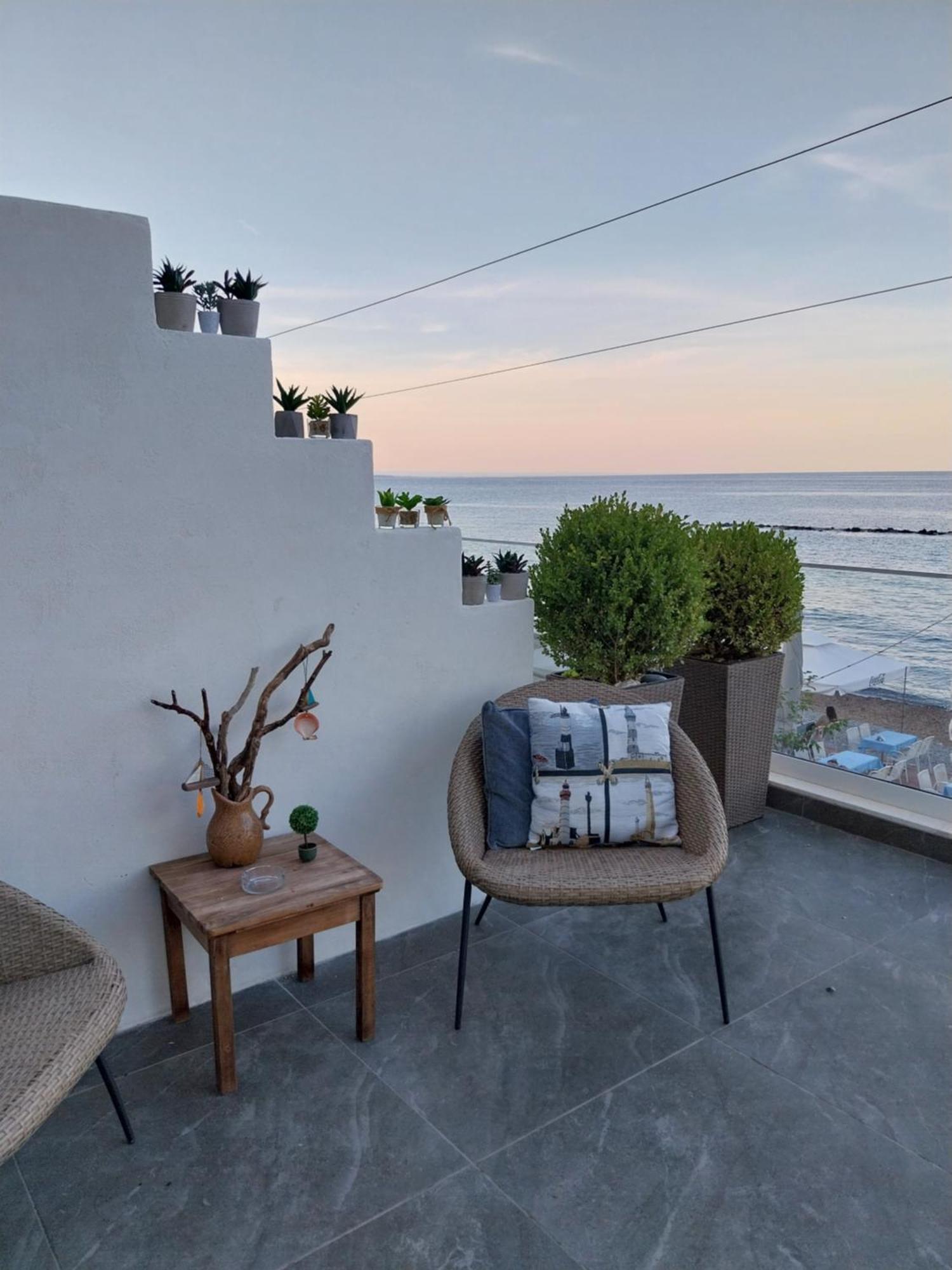 Galazio Seaside Luxury & Coffee Shop Apartment *