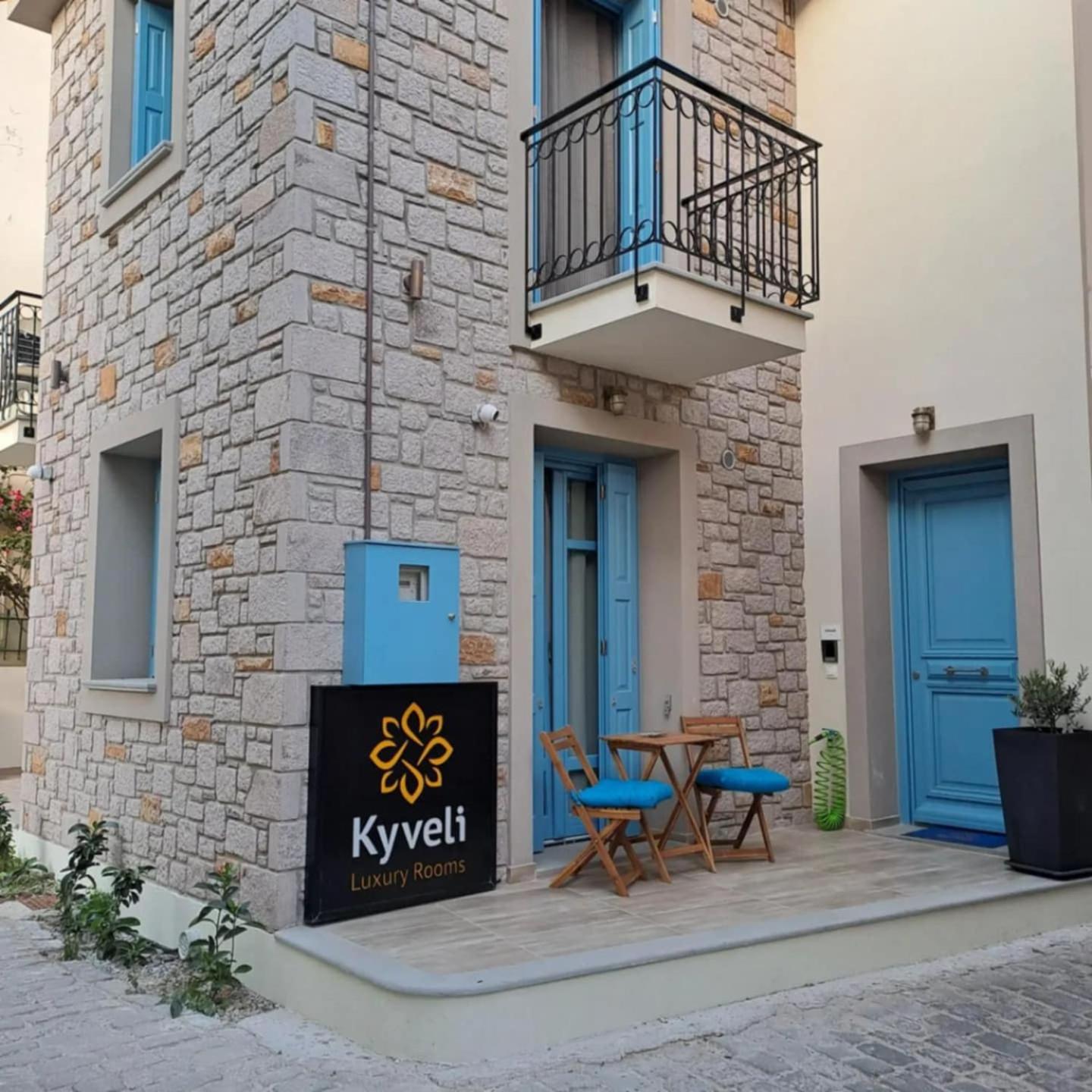 Kyveli Luxuryrooms Apartment