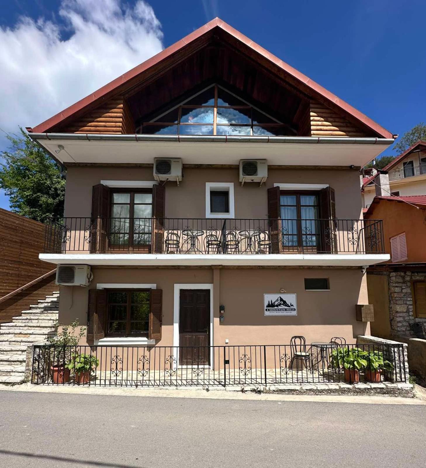 4 Mountain Hills Guest house Mega Chorio
