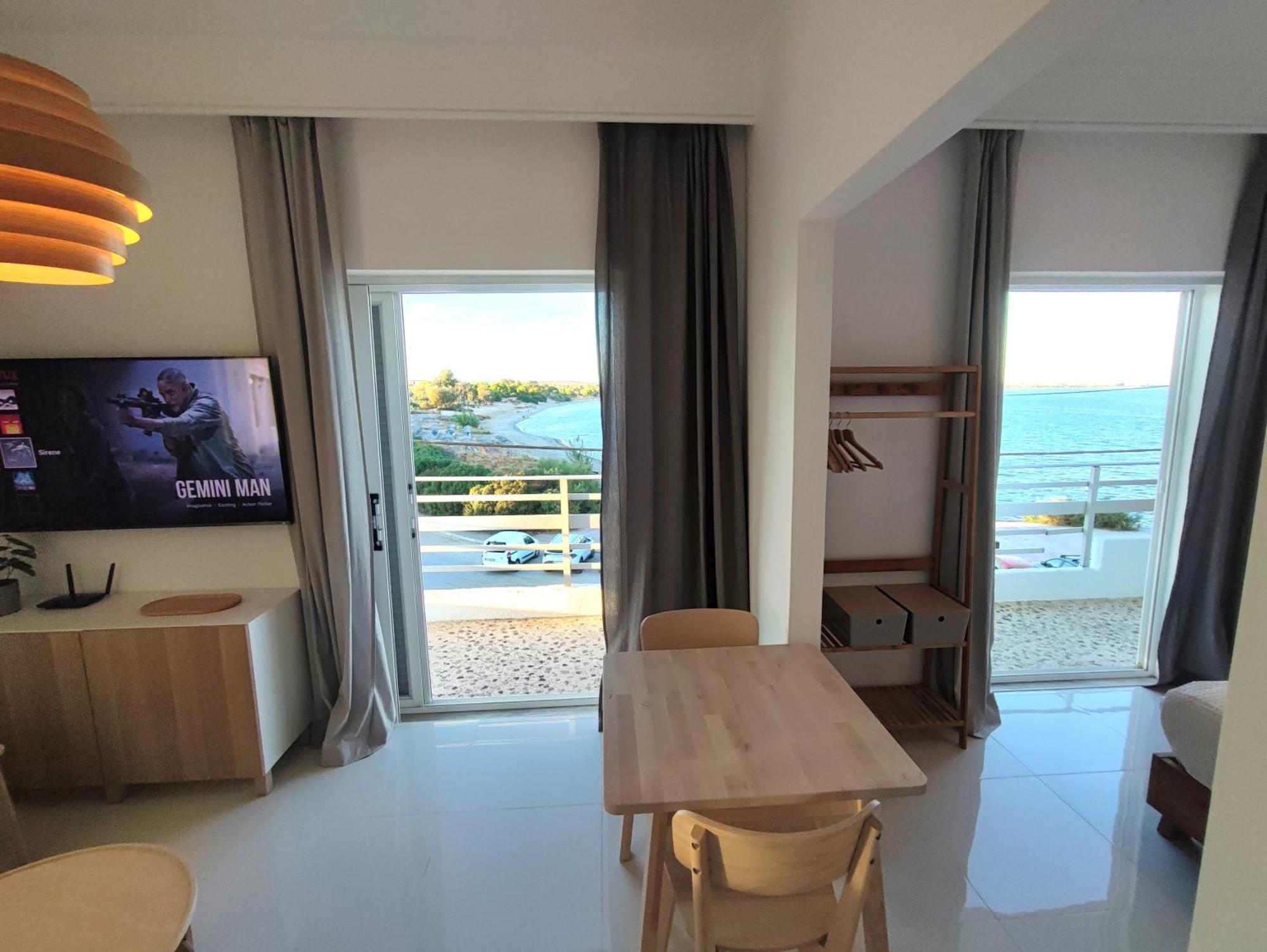 Apartment Sirene Beachfront Near Airport