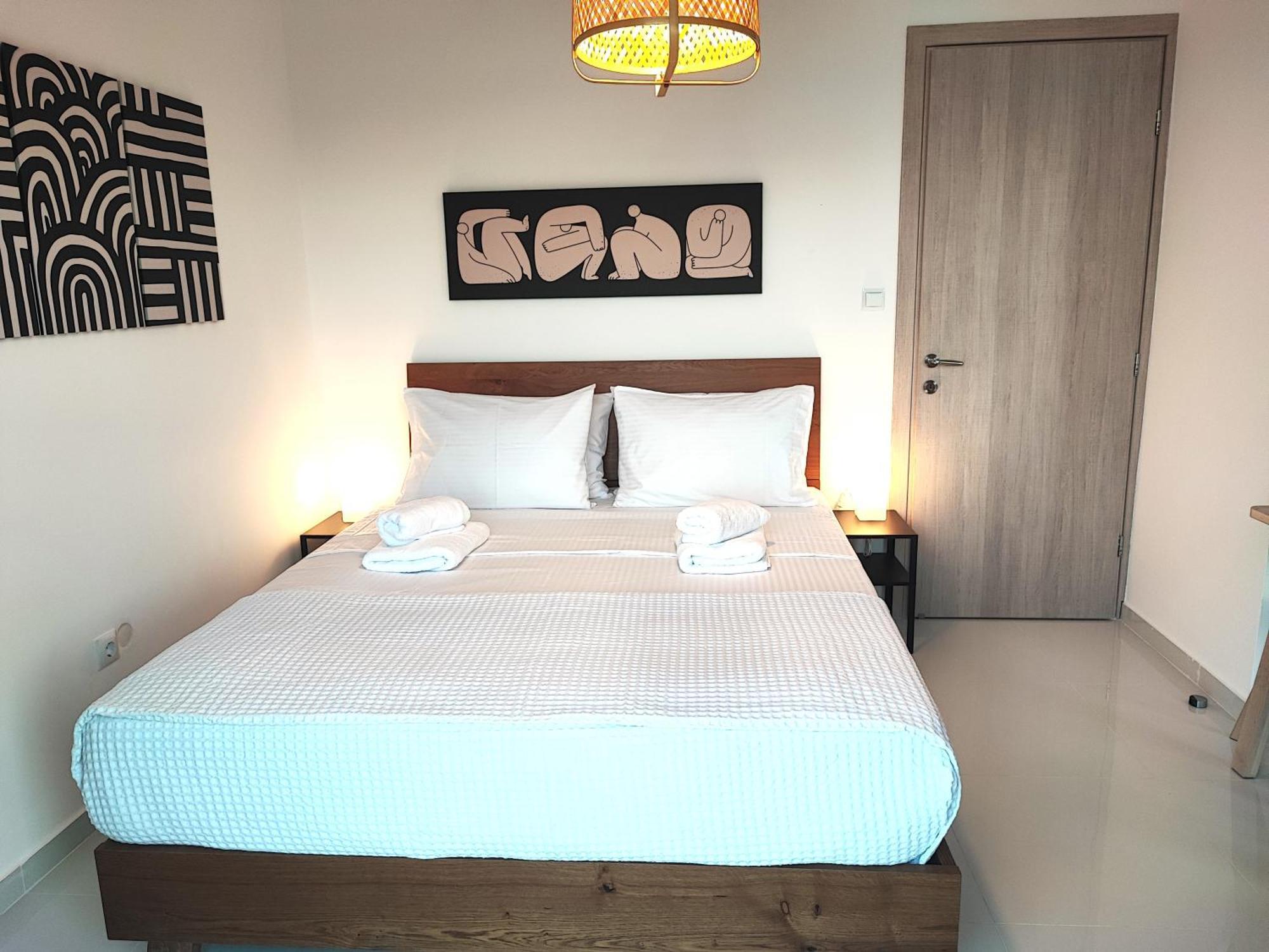 Sirene Beachfront Near Airport Apartment *