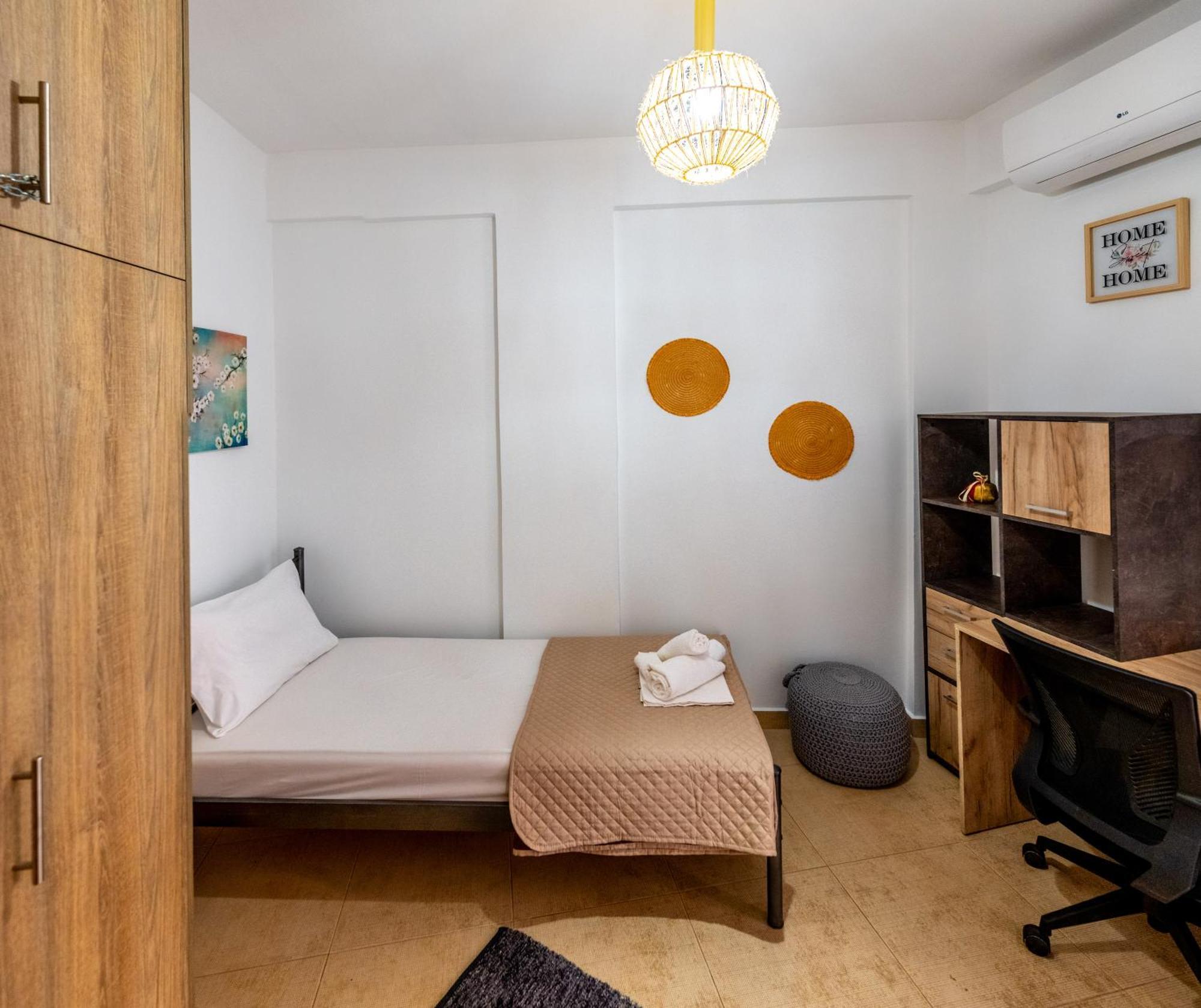 Popi's House In Town Apartment