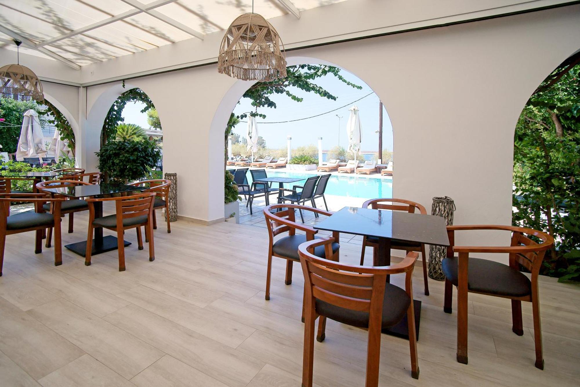 Hotel Kyparissia Beach Hotel 3*