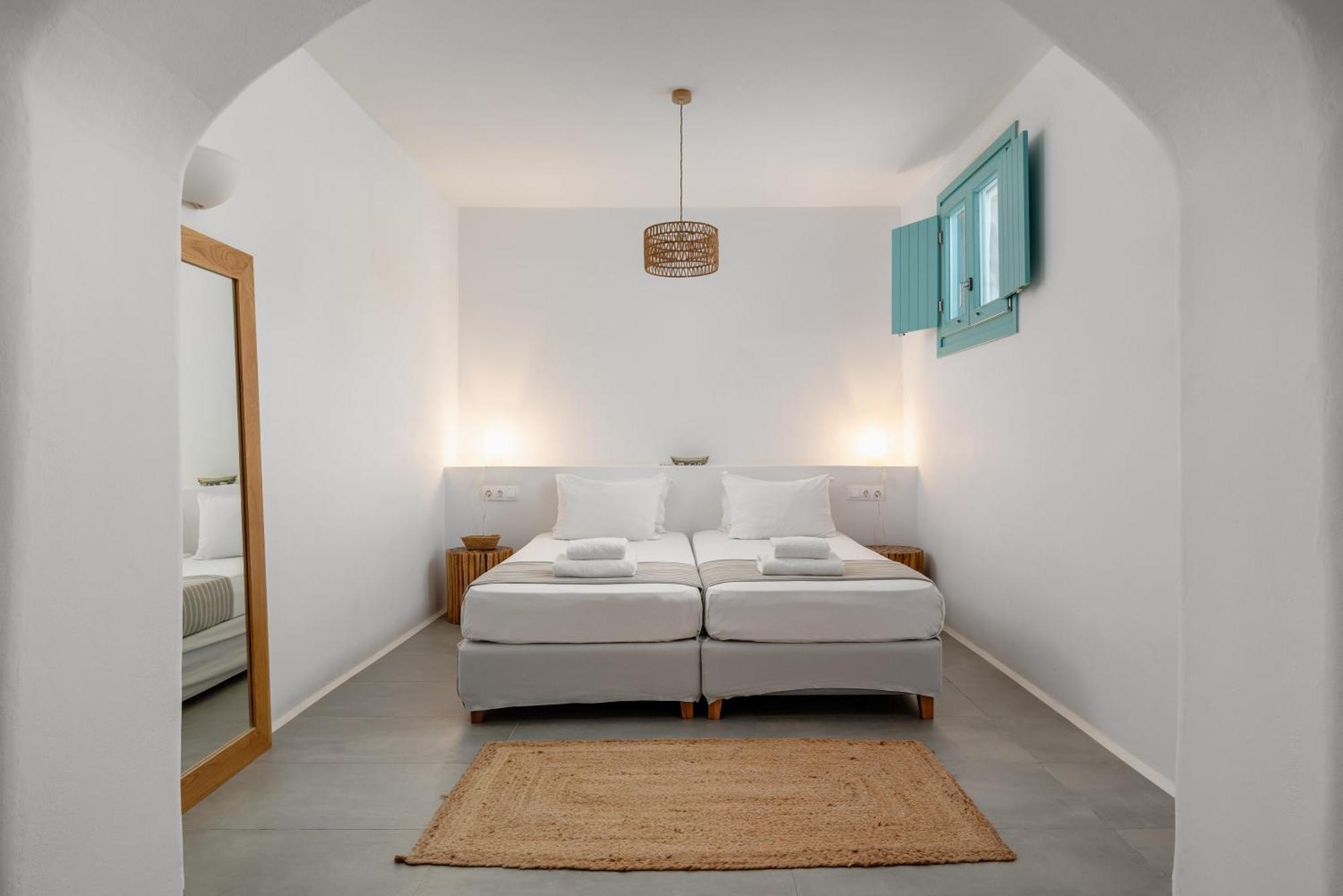 Ploes Seaside Plaka (Naxos)
