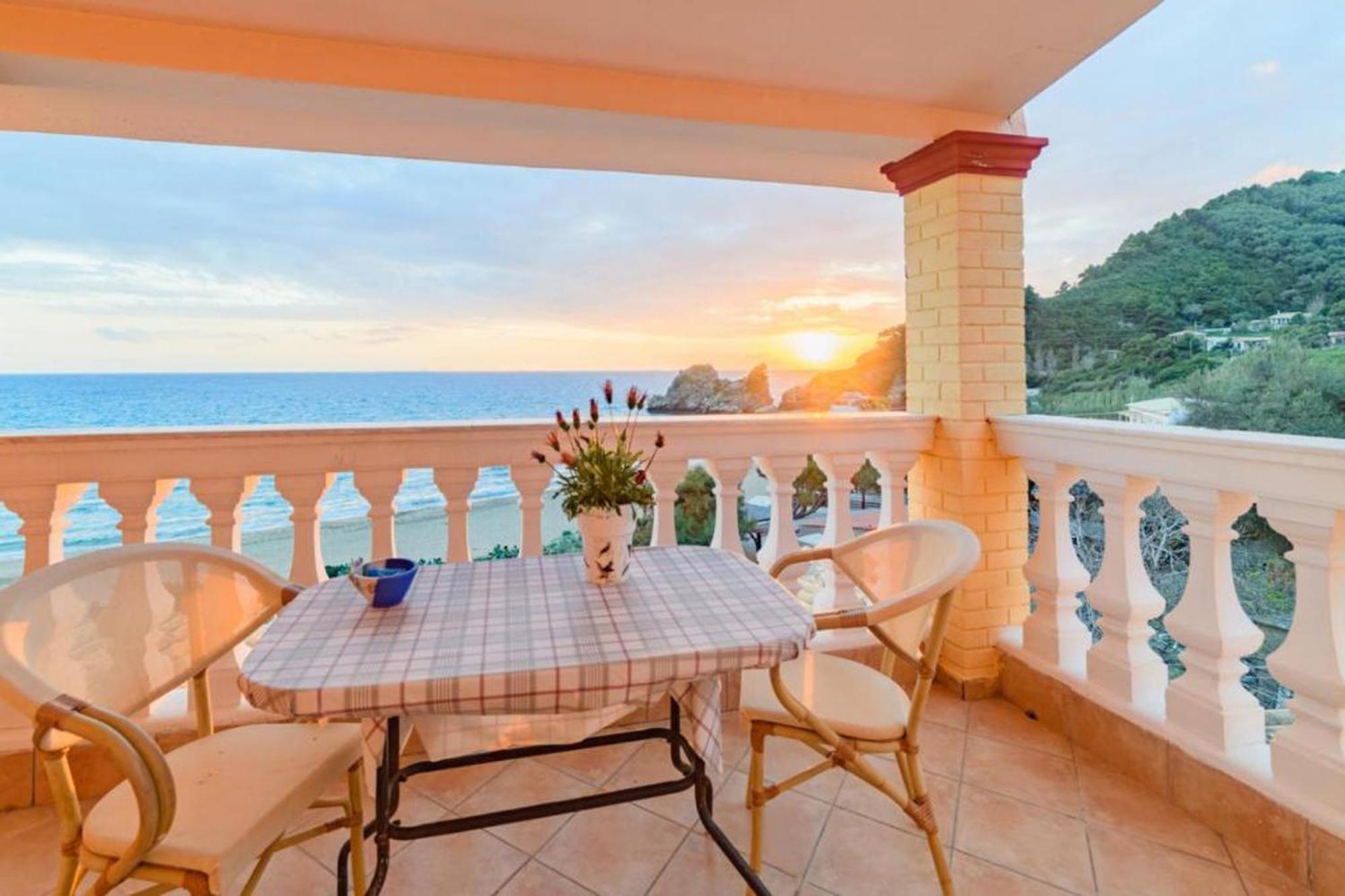 Beachfront House Tolis - Apartment Pelekas
