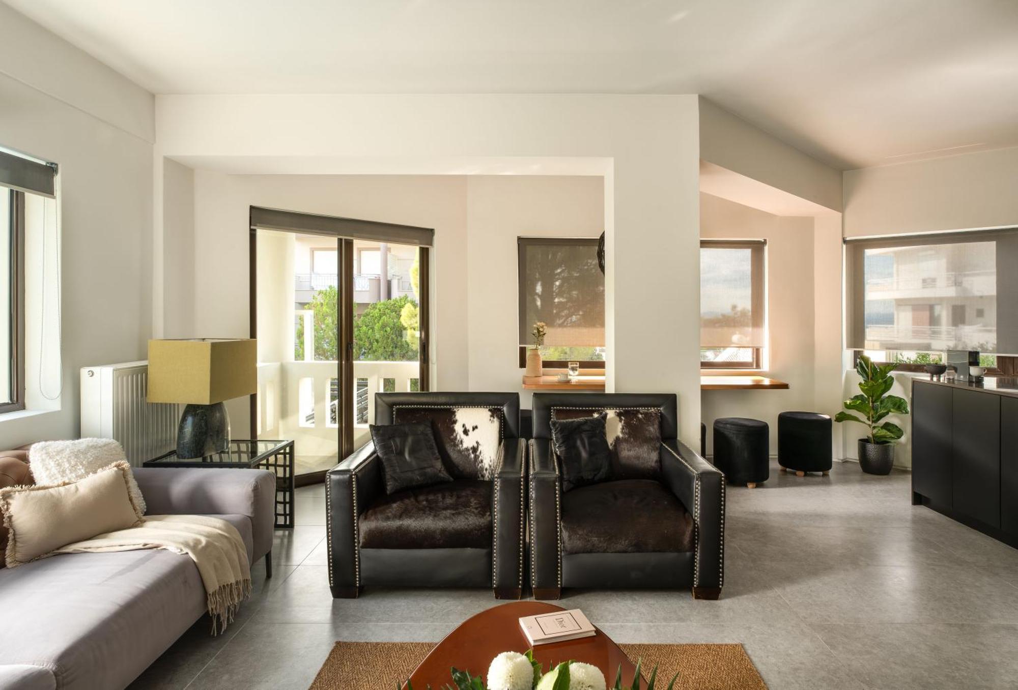 Sol - Private Pool Gym Glyfada Apartment