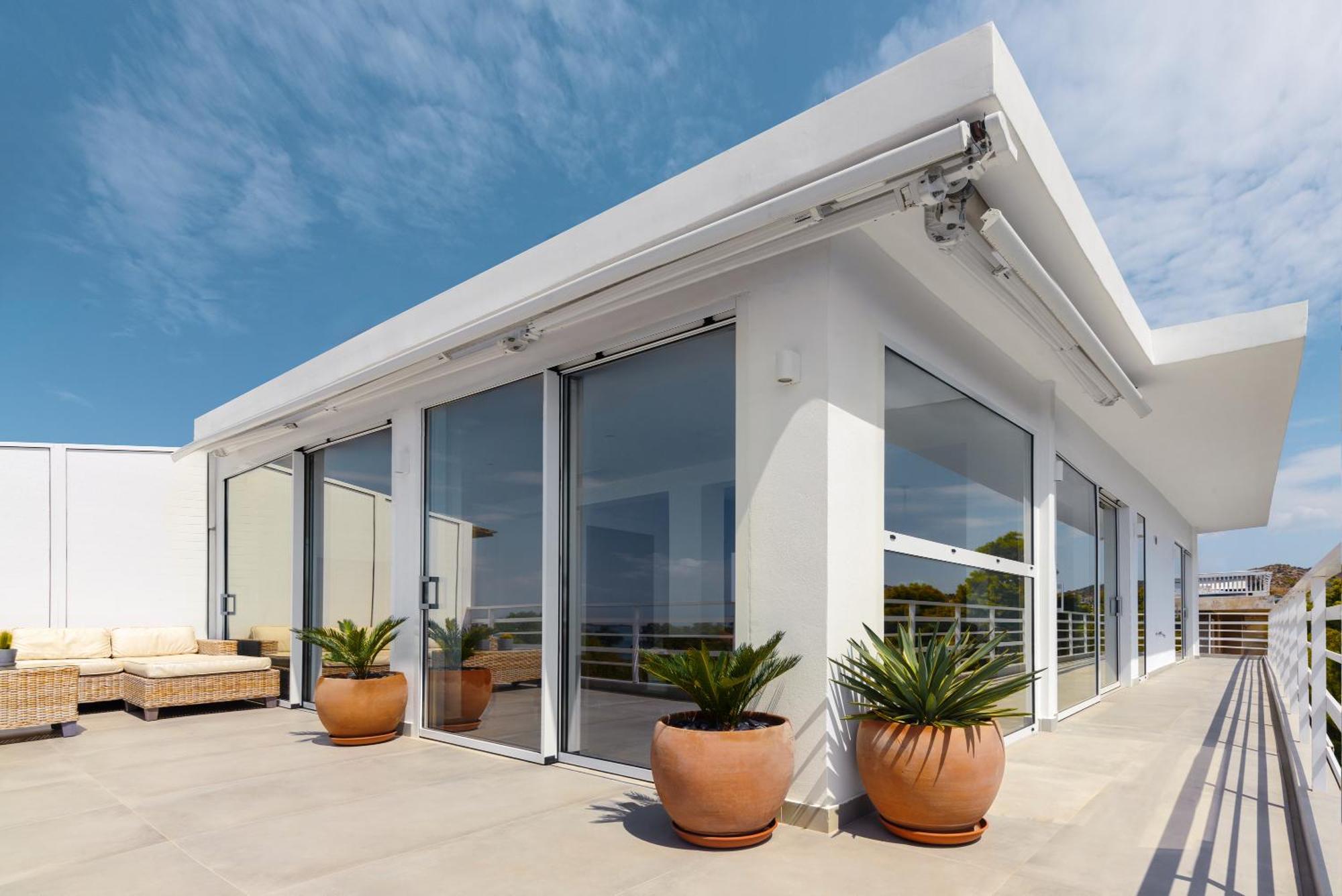 Spectacular Sea Views, 2bd Beachfront Apartment
