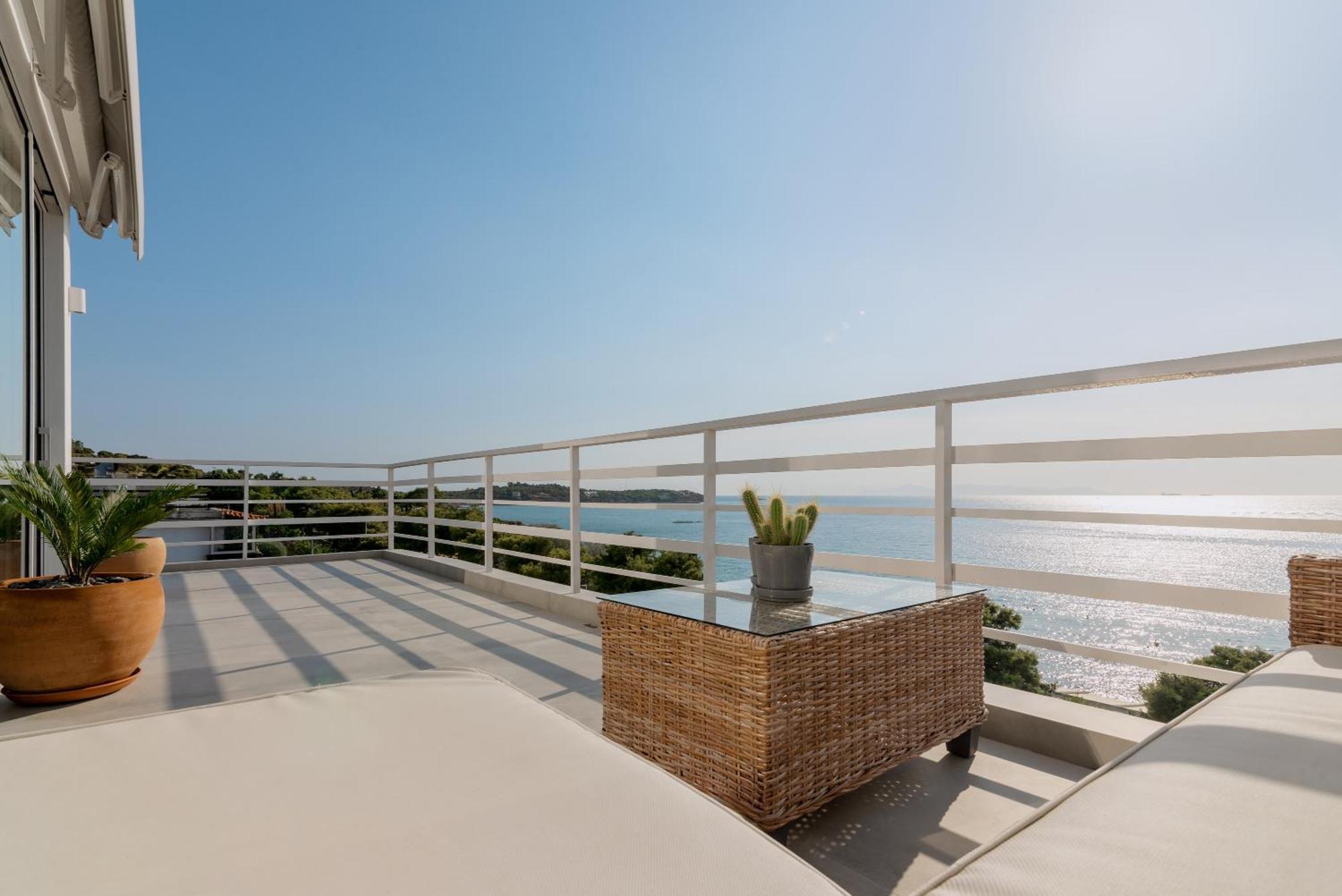 Spectacular Sea Views, 2bd Beachfront *