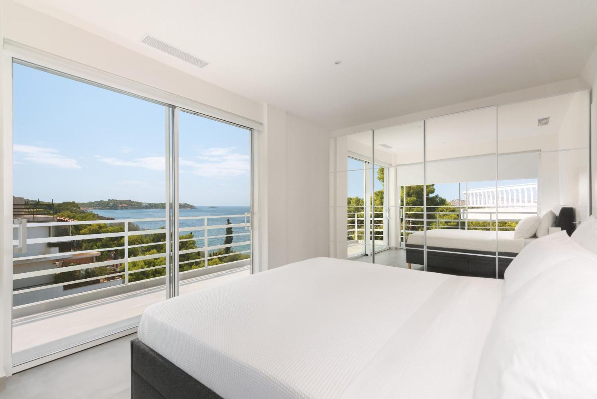Spectacular Sea Views, 2bd Beachfront Apartment
