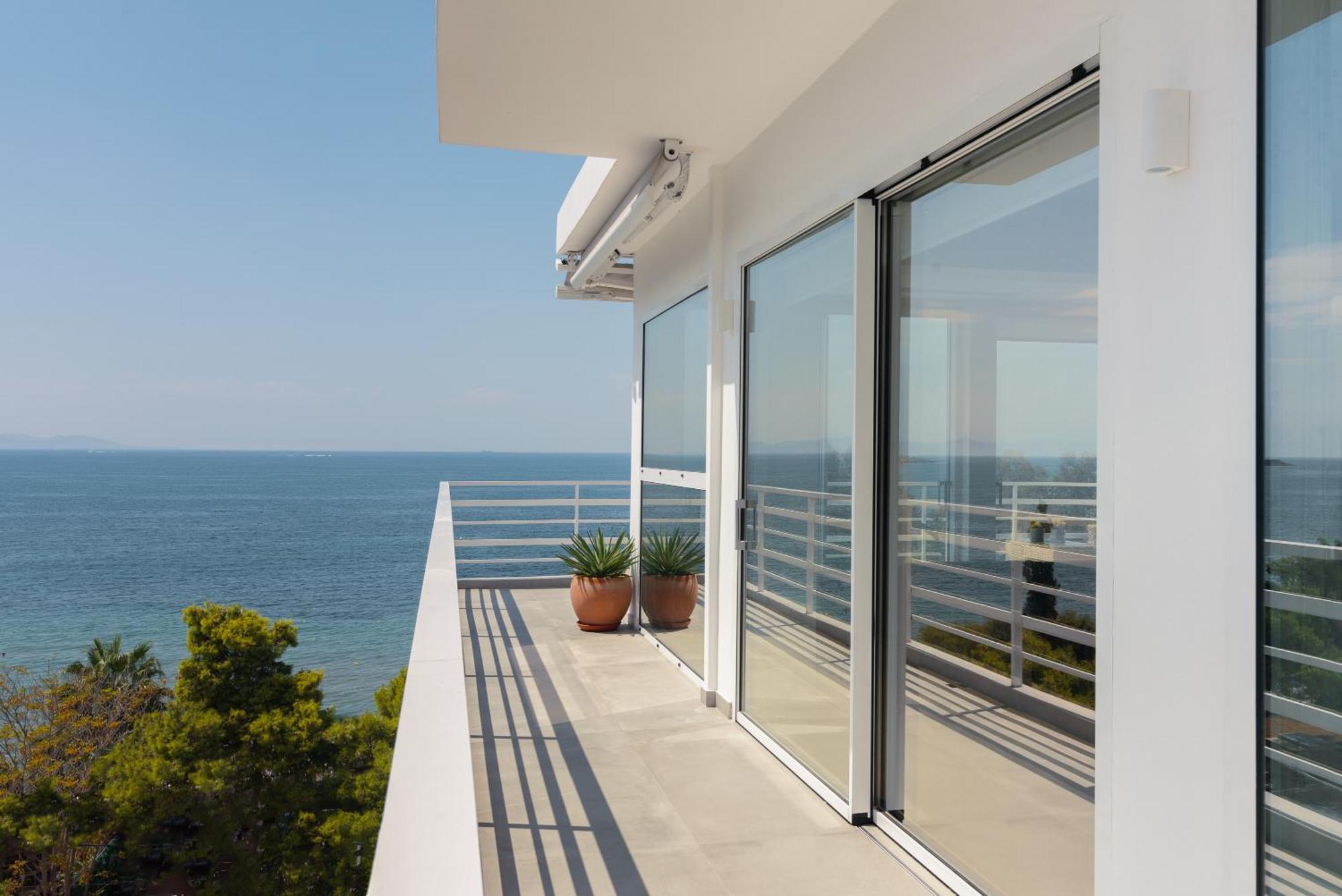 Spectacular Sea Views, 2bd Beachfront Apartment Athens