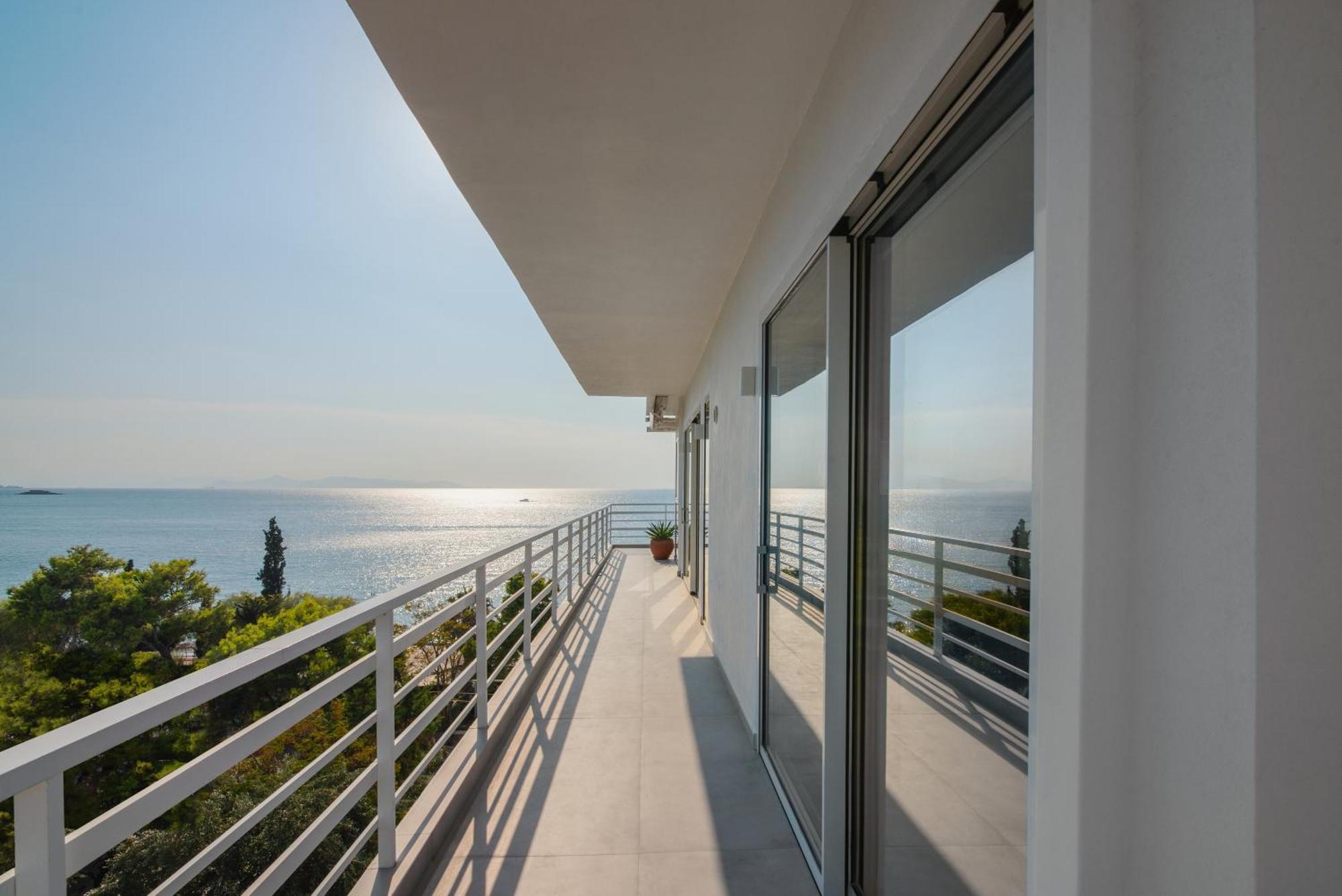 Apartment Spectacular Sea Views, 2bd Beachfront Athens