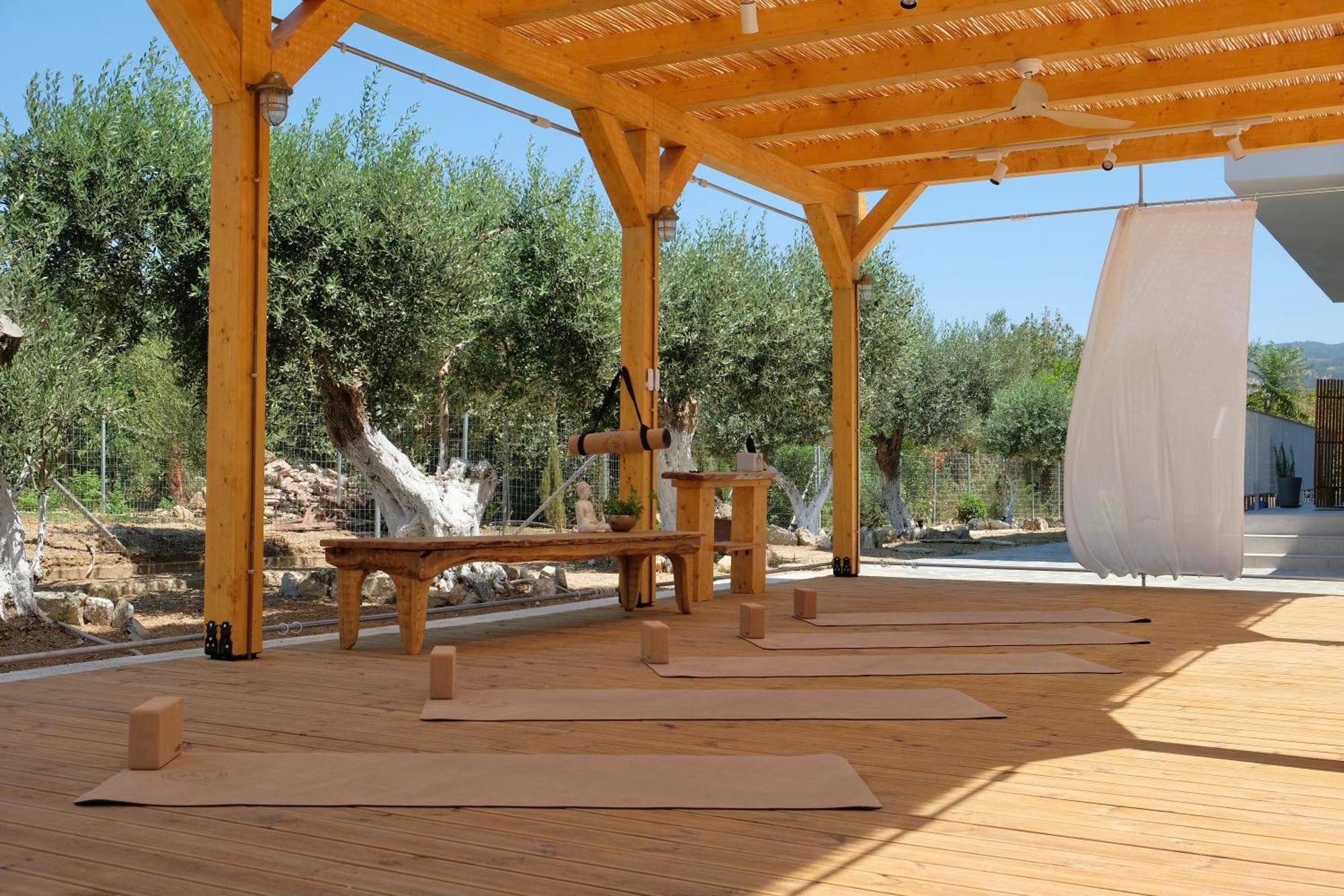 Evia Bay And Retreats