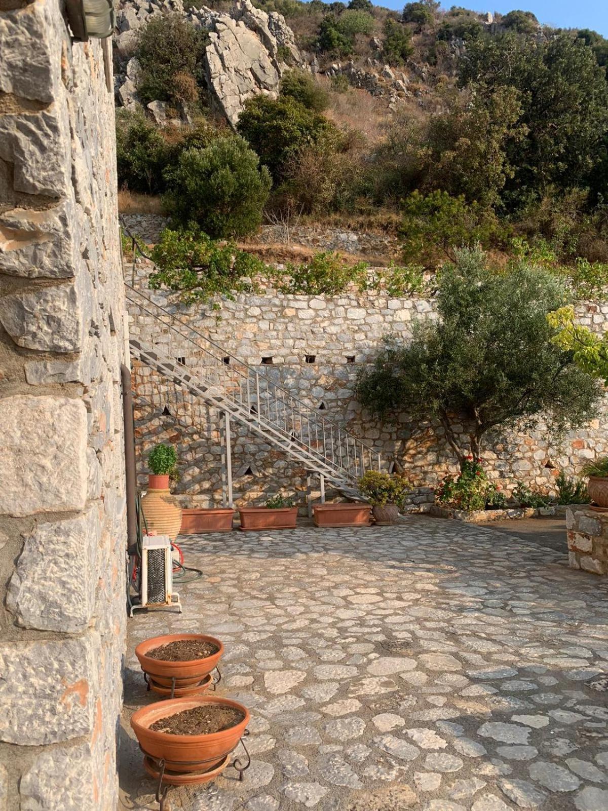 Vatoulia House Aparthotel *