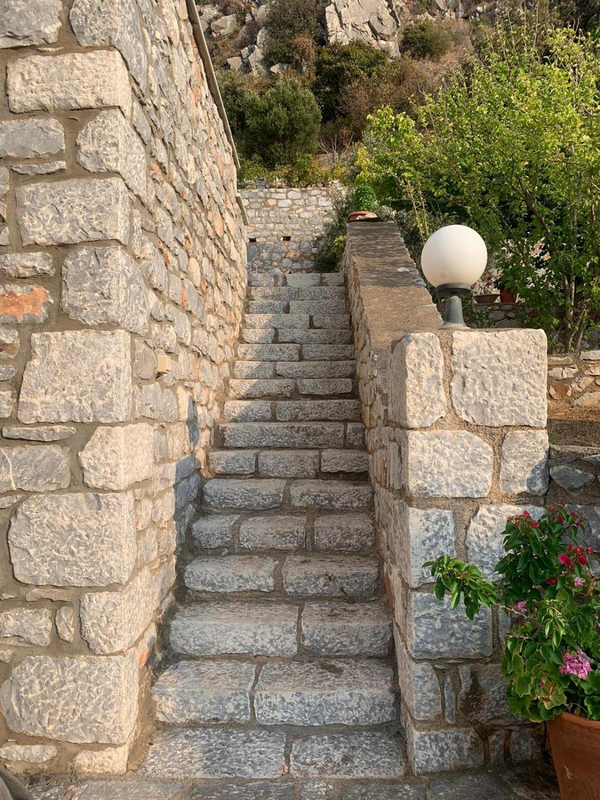 Vatoulia House Aparthotel