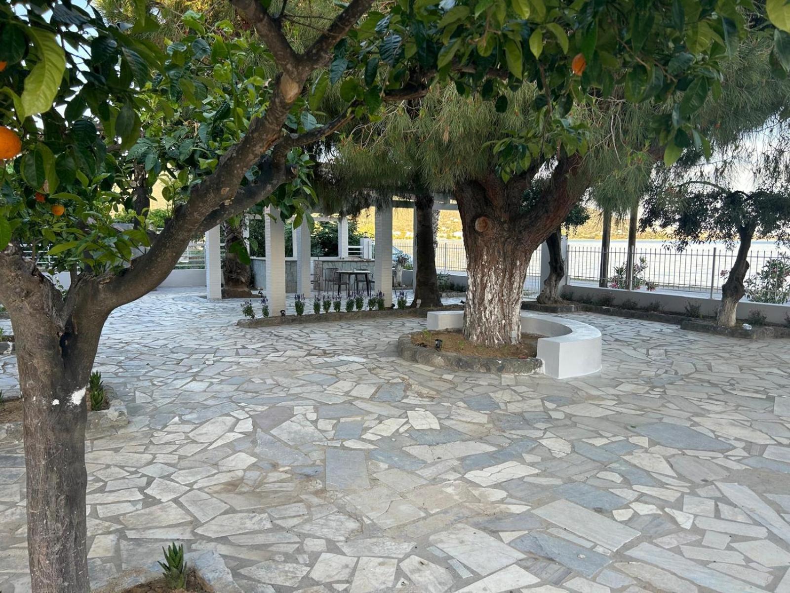 Evia Bay And Retreats Aparthotel