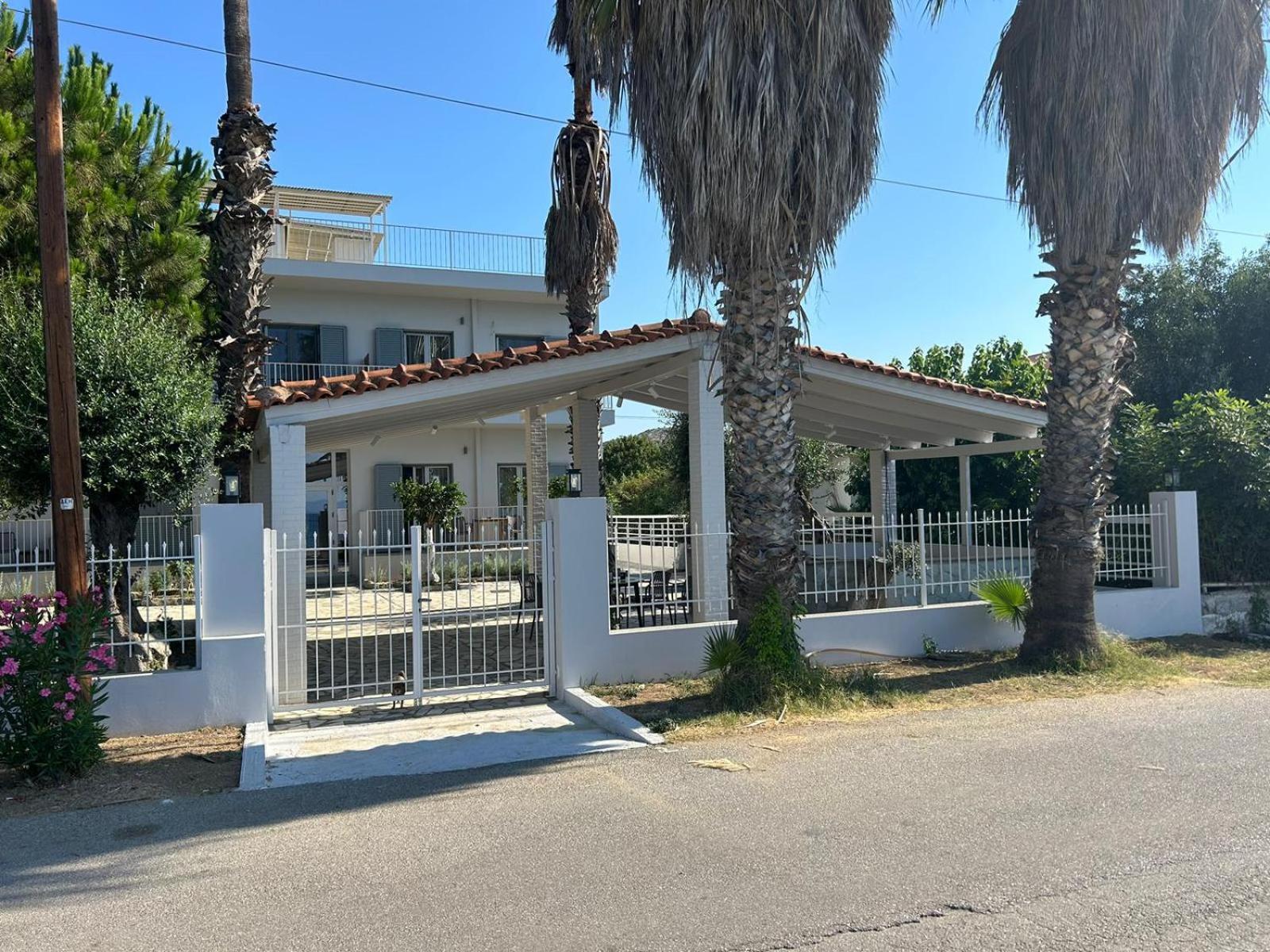 Aparthotel Evia Bay And Retreats