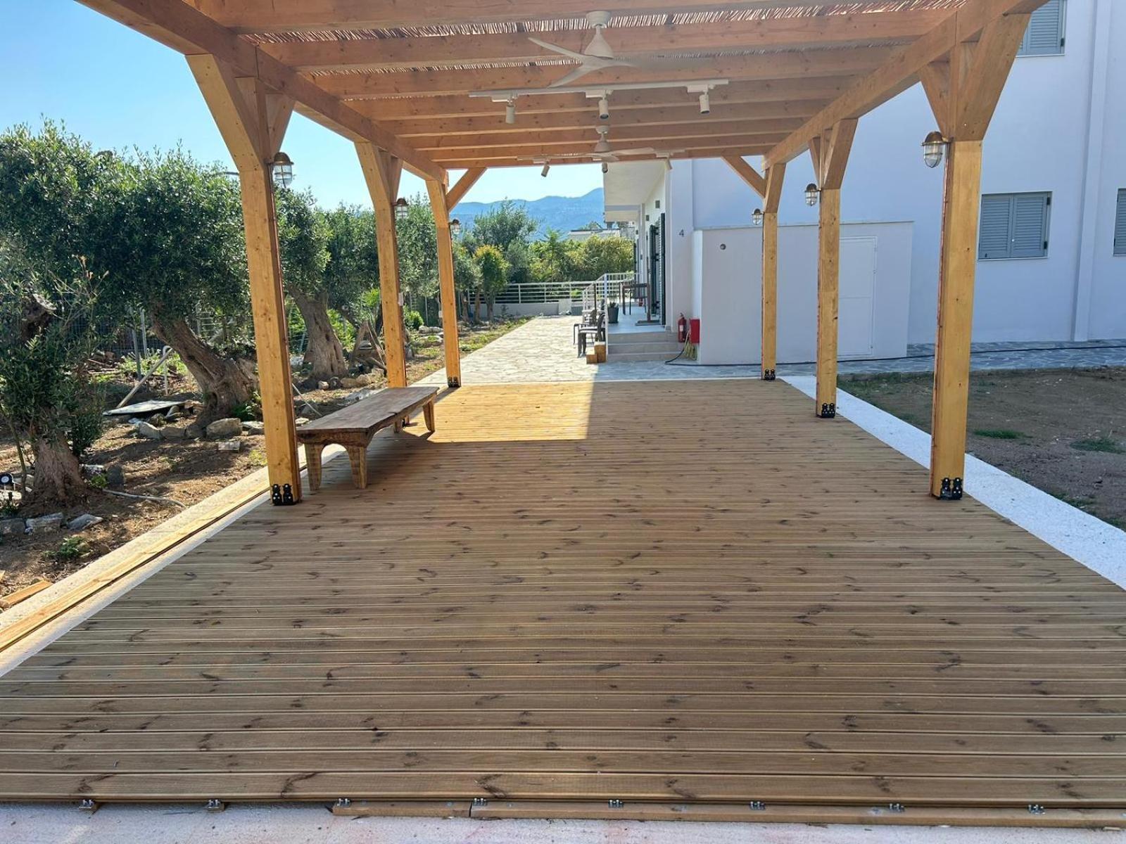 Evia Bay And Retreats