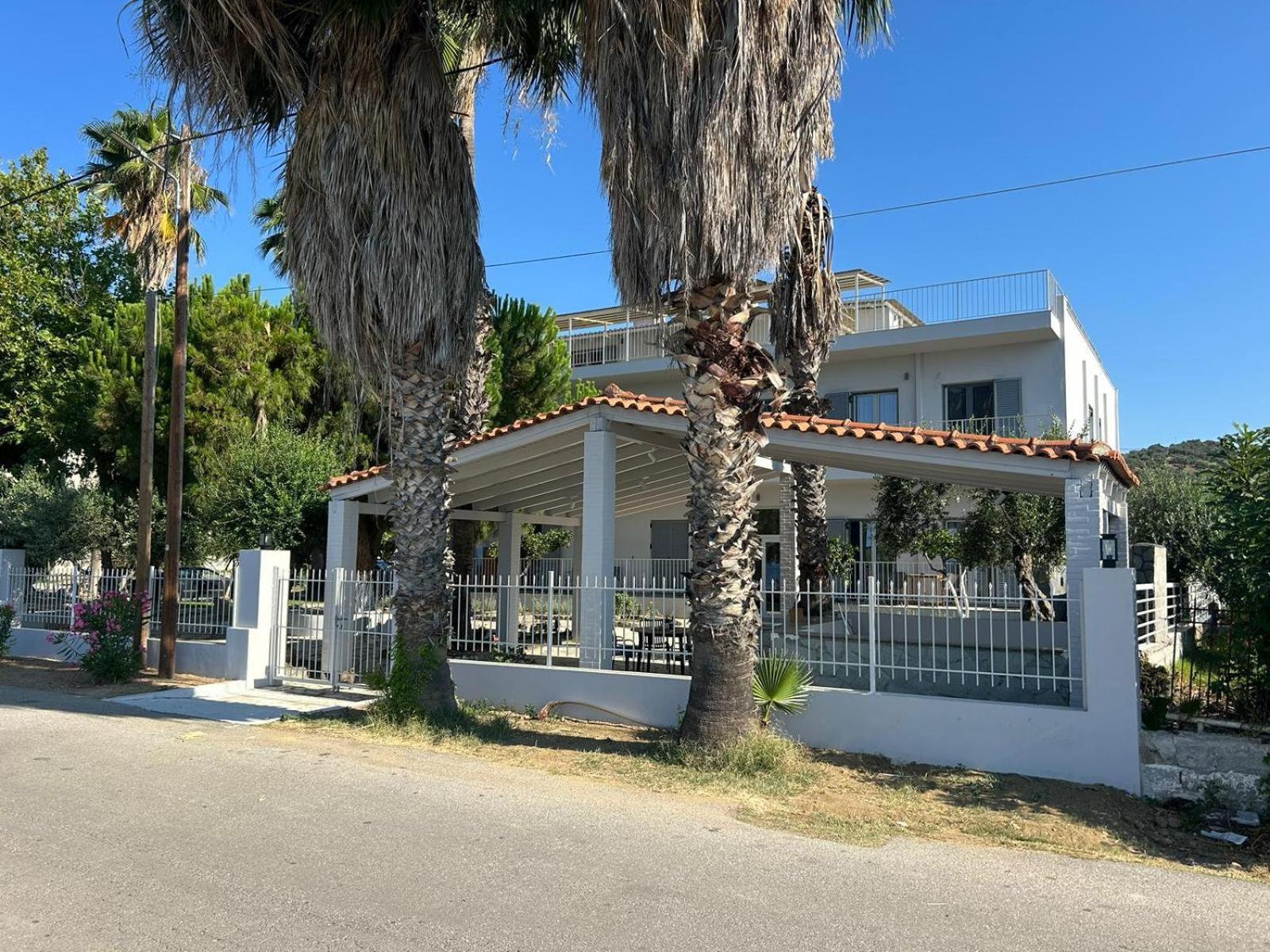 Evia Bay And Retreats Aparthotel