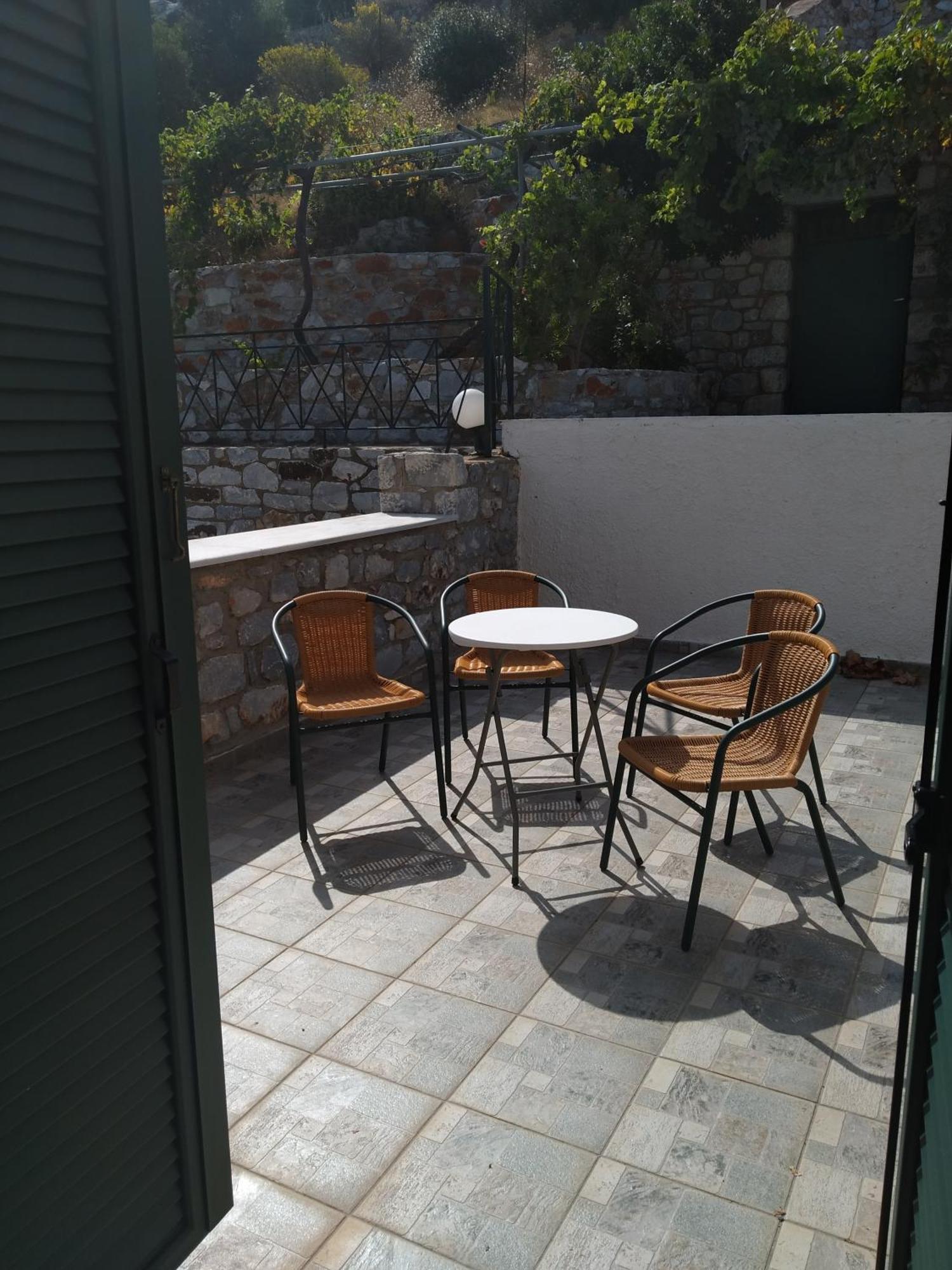 Vatoulia House Aparthotel *