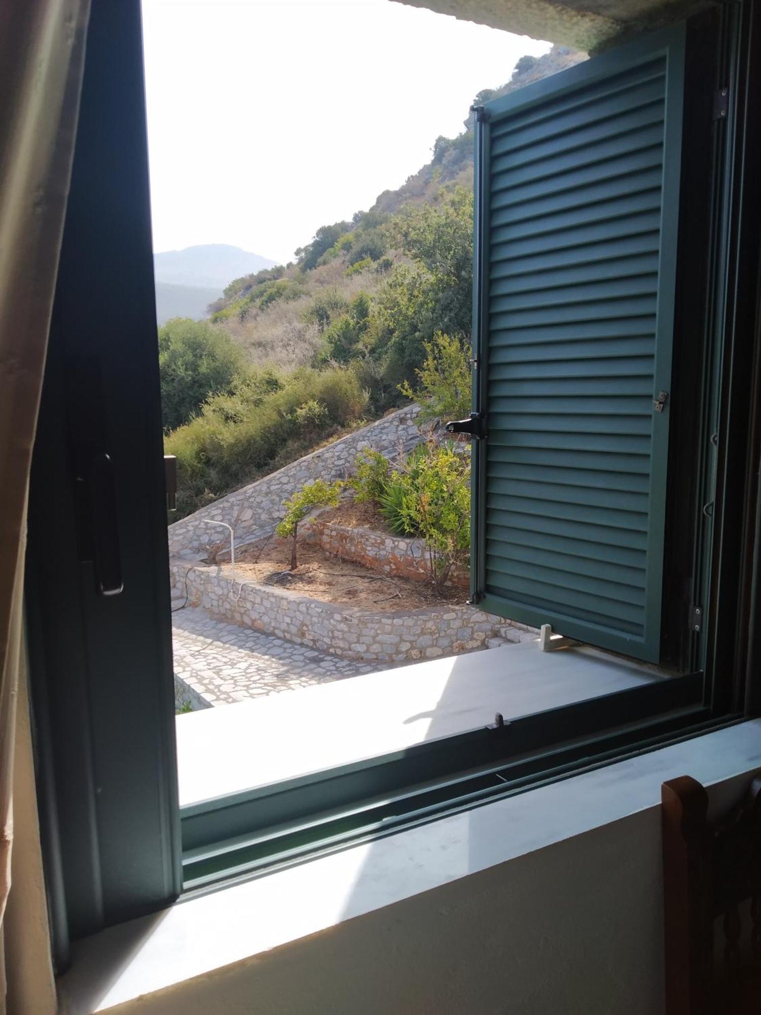 Vatoulia House Aparthotel *
