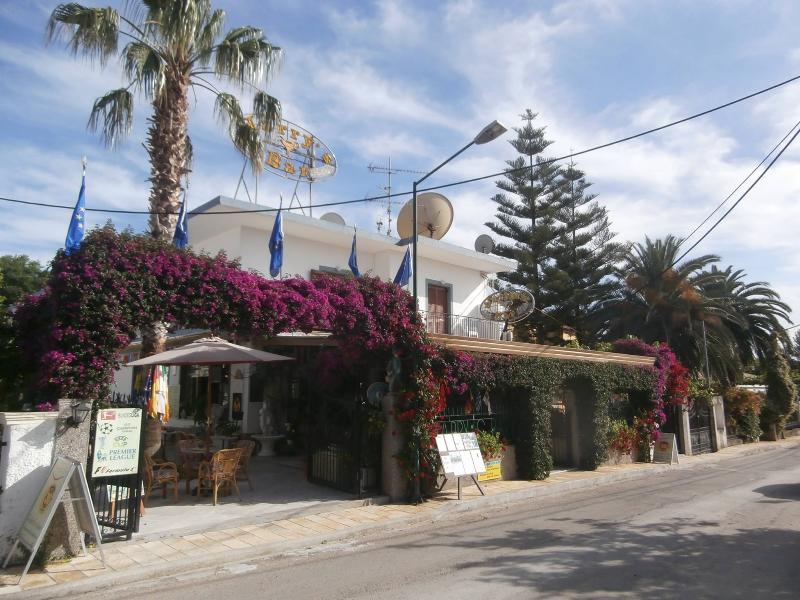 Aparthotel Harry's Bar & 1 Acharavi (Corfu)
