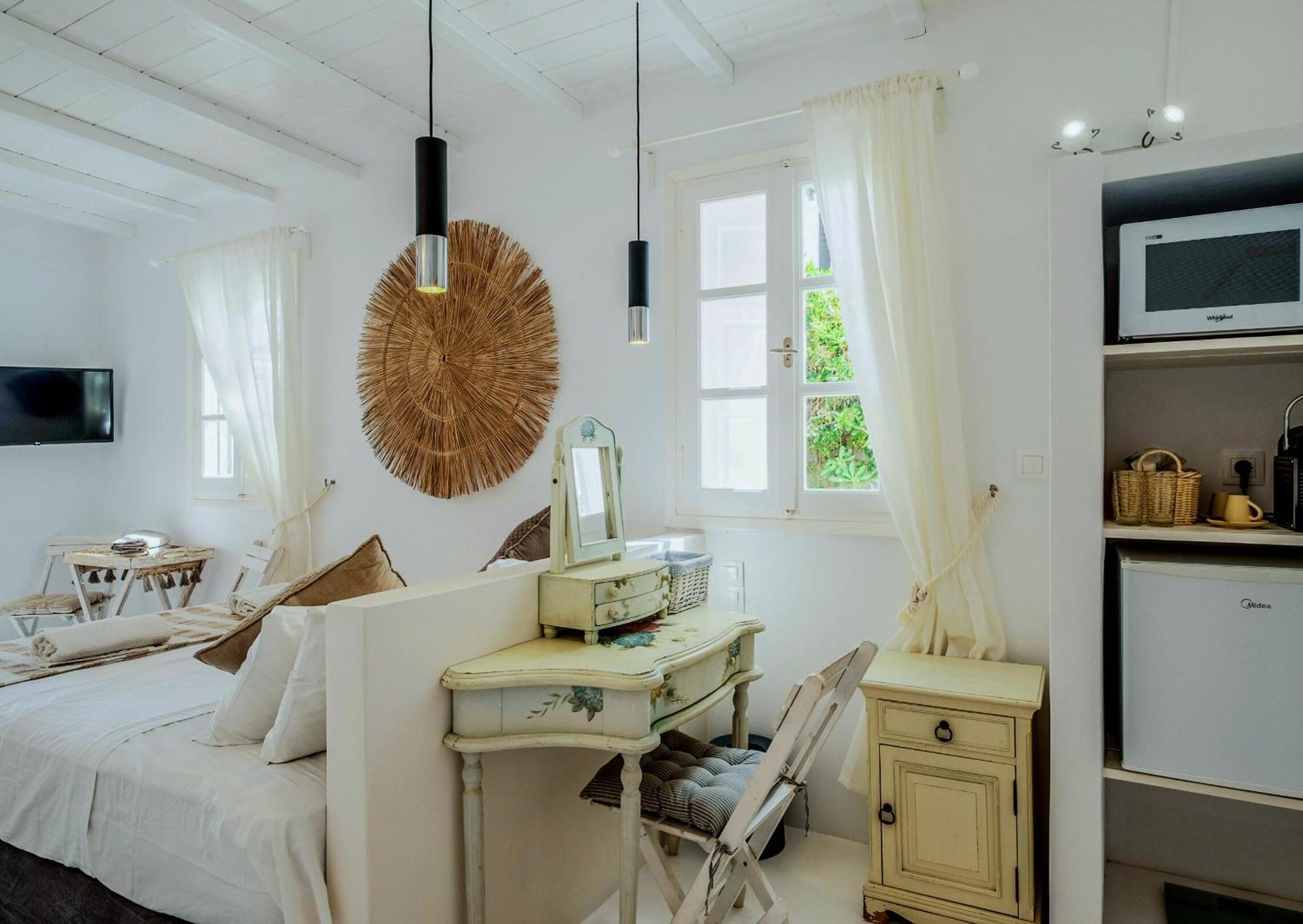 Manu Mykonos Next To The Quality Brand & Mykonos Town