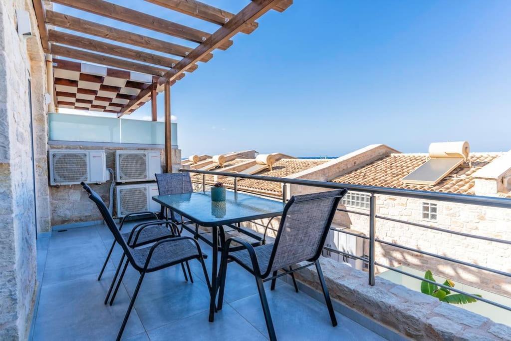 Zefyros , Seafront Retreat ! Holiday home Panormos (Crete)