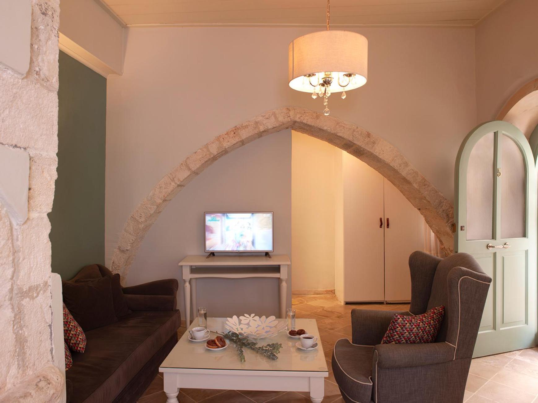 Mythos Boutique 4*