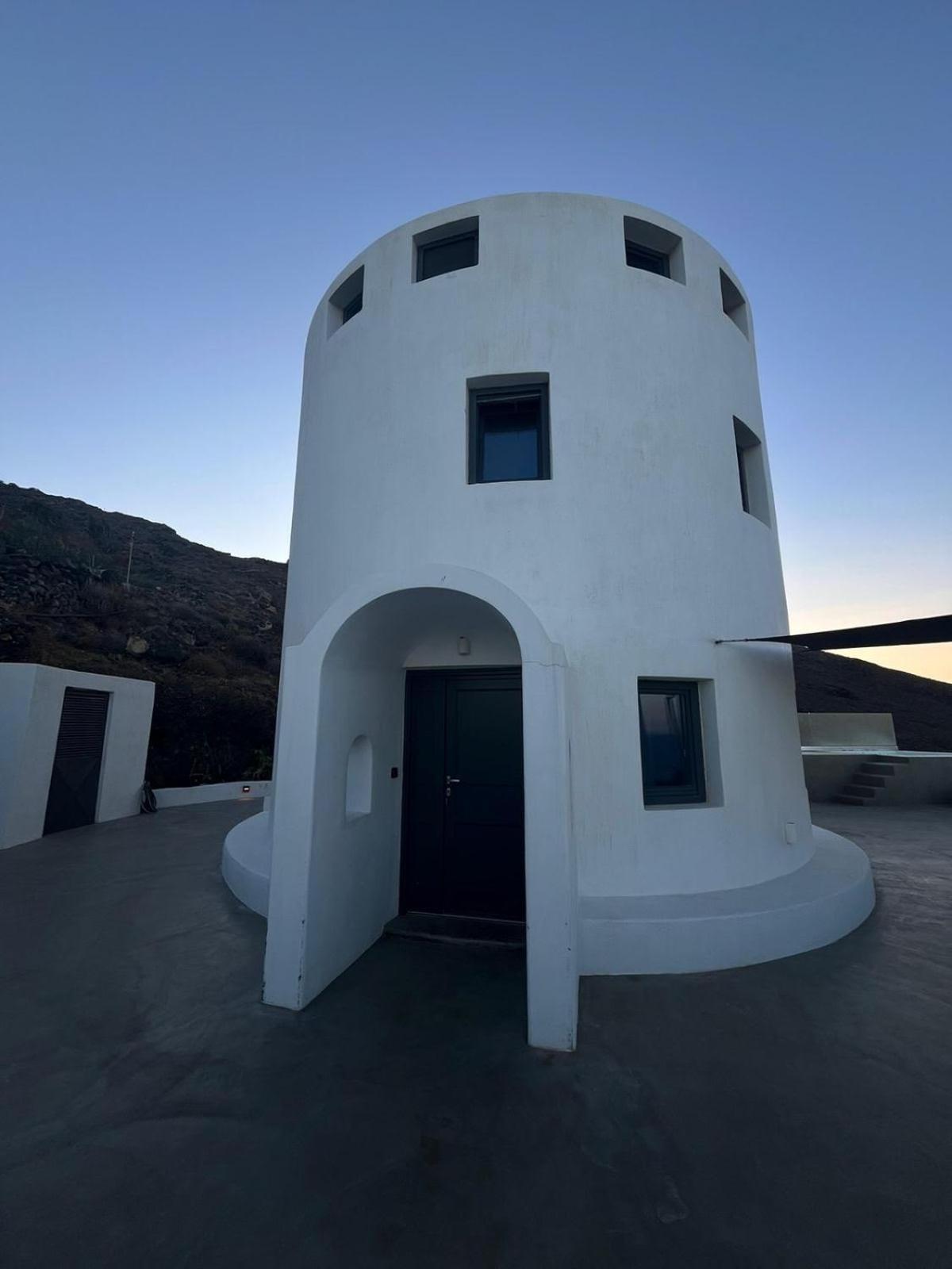 Topos Exclusive Santorini *