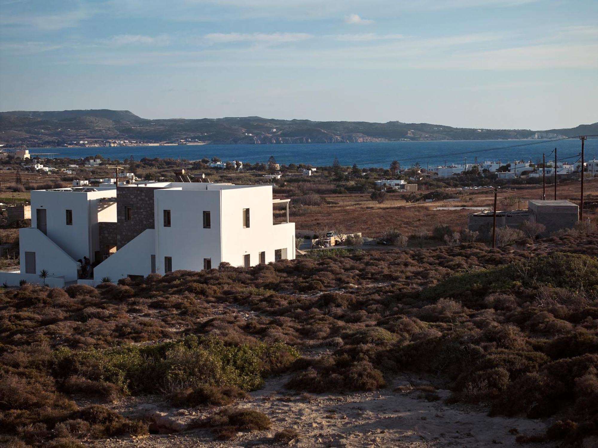 Kedros Milos Suites Aparthotel *