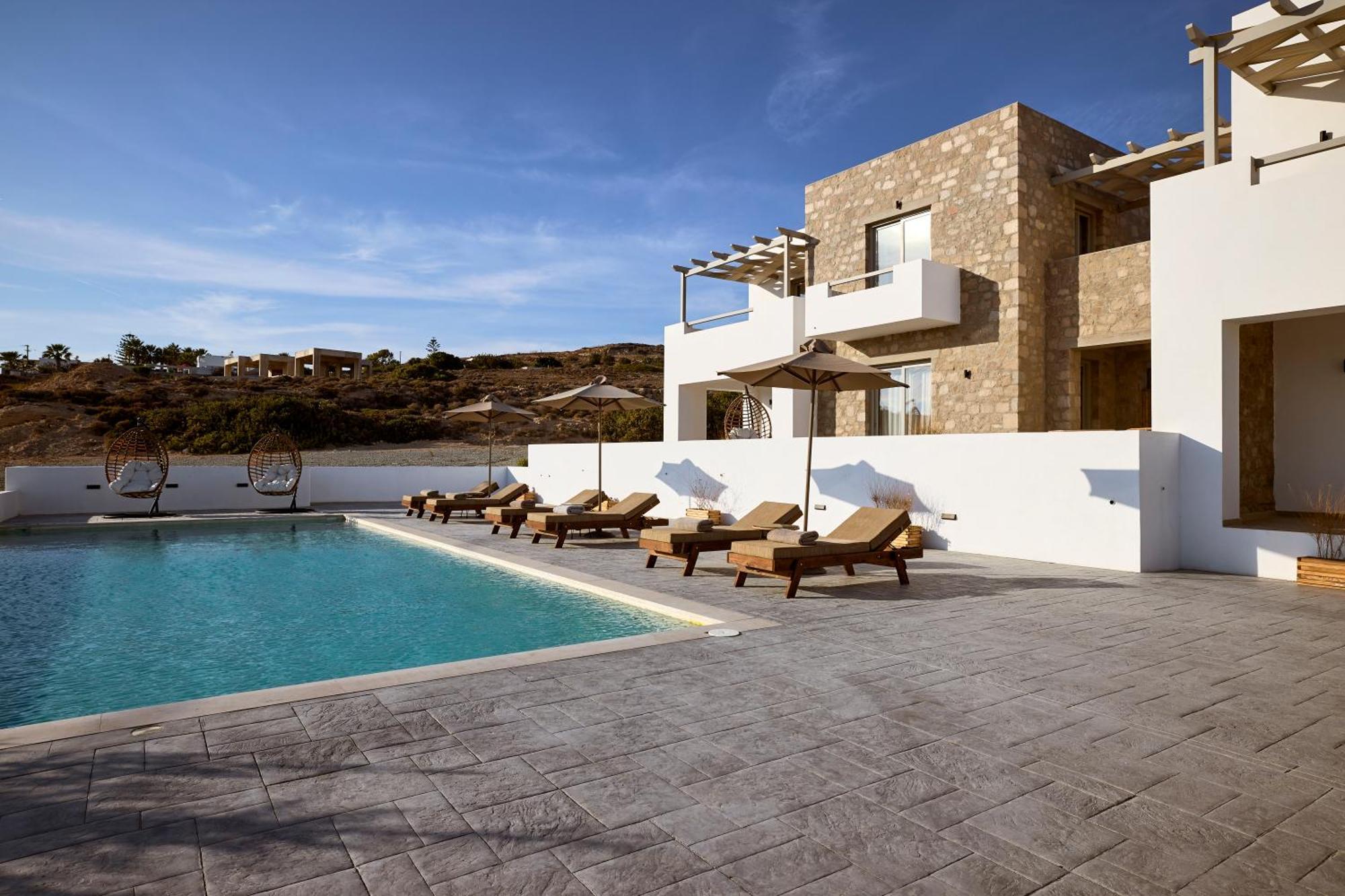 Kedros Milos Suites Aparthotel