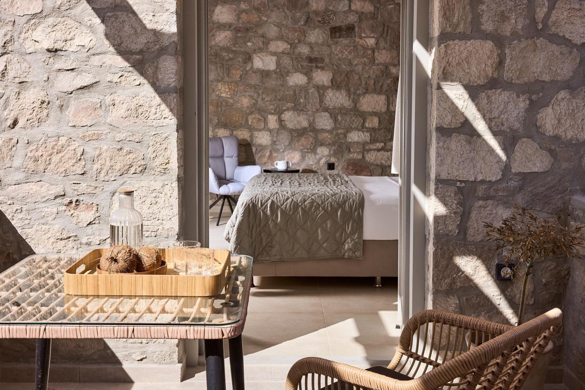 Kedros Milos Suites *