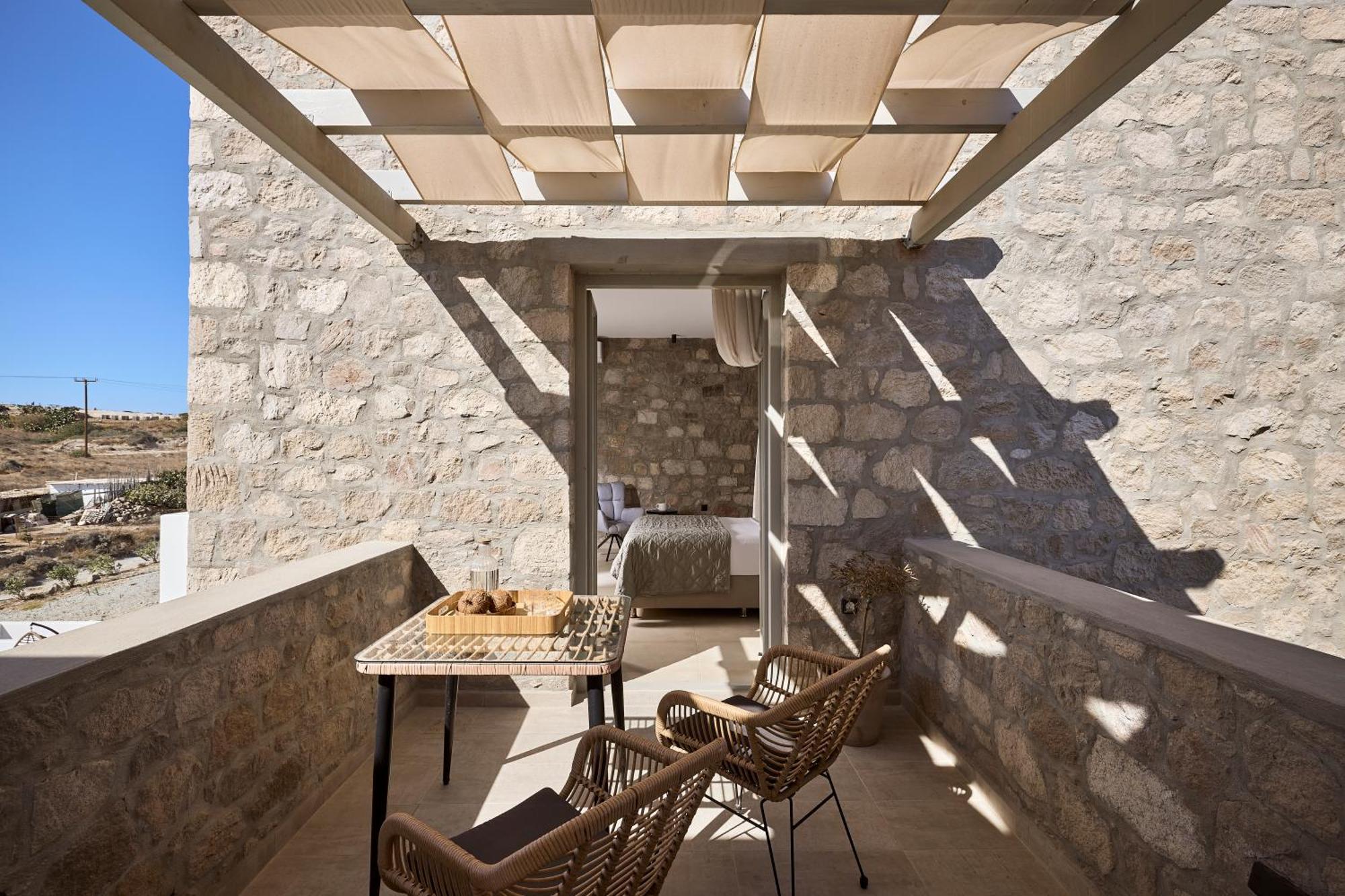 Kedros Milos Suites Aparthotel