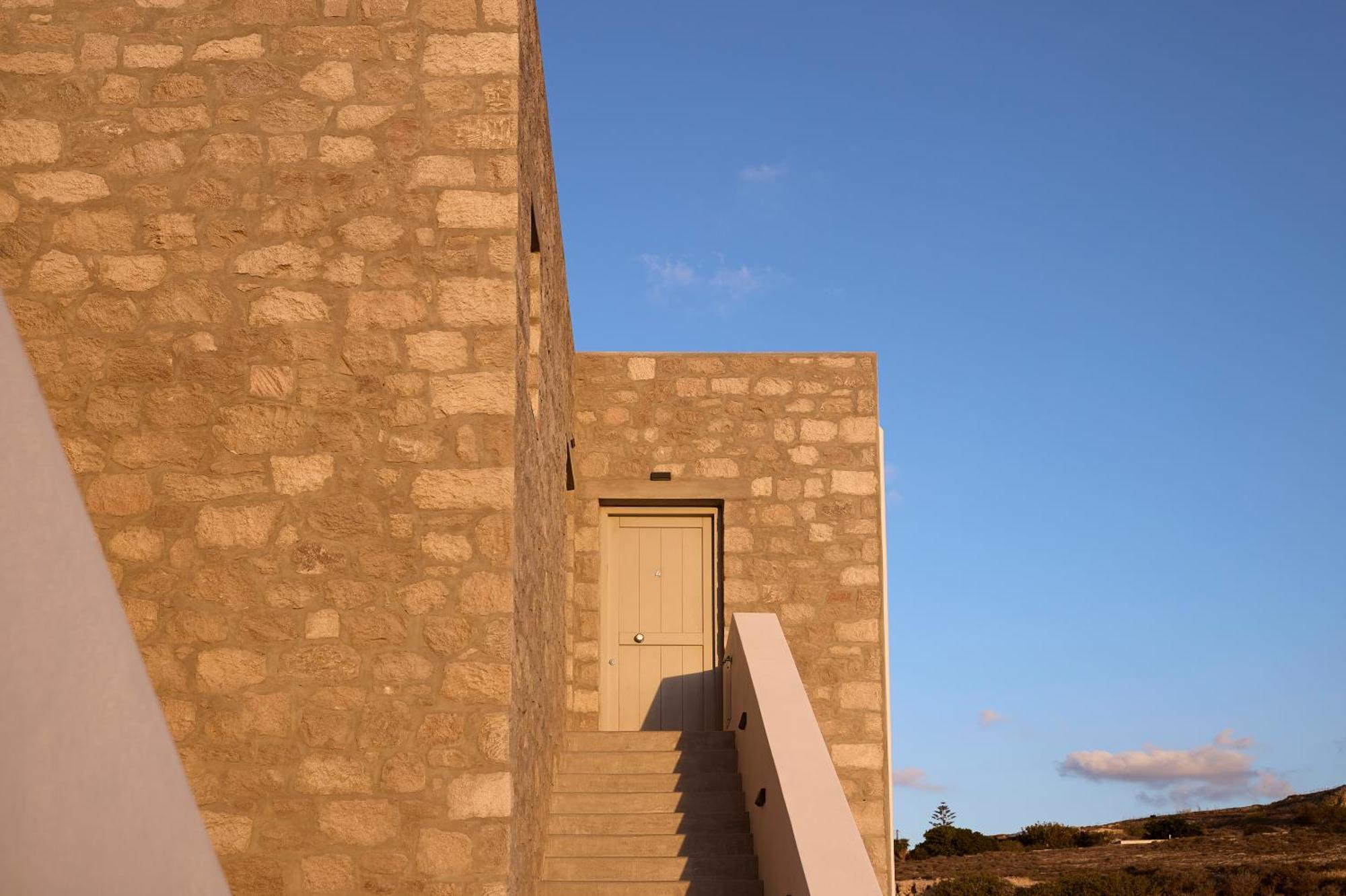 Kedros Milos Suites *