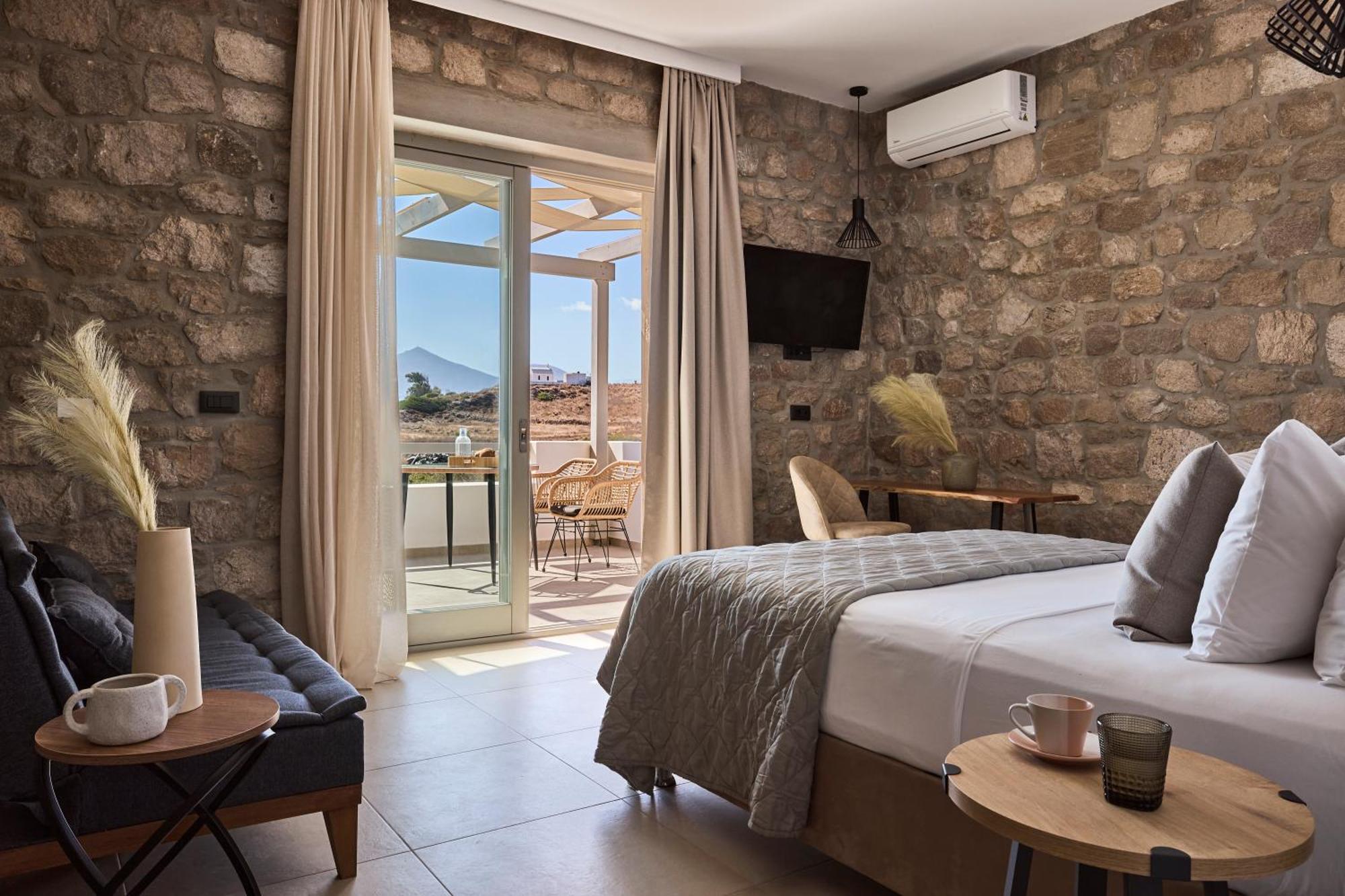 Kedros Milos Suites Aparthotel