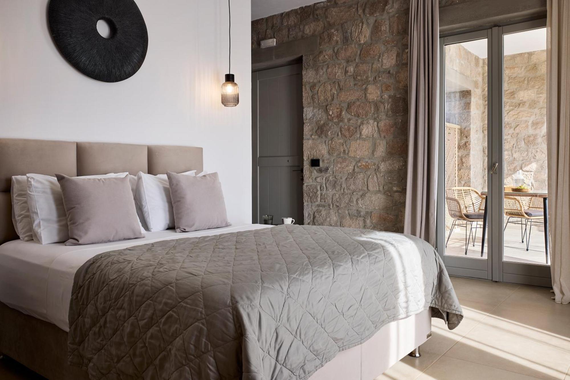 Kedros Milos Suites Aparthotel