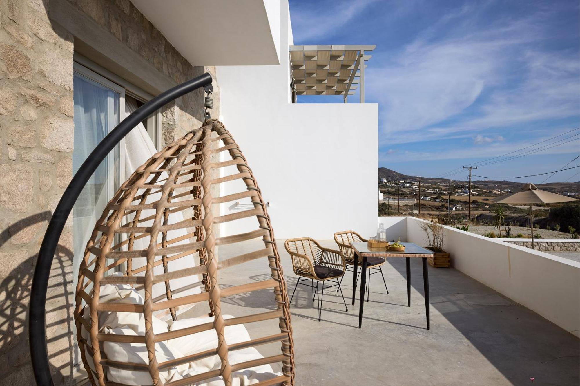 Kedros Milos Suites Aparthotel *