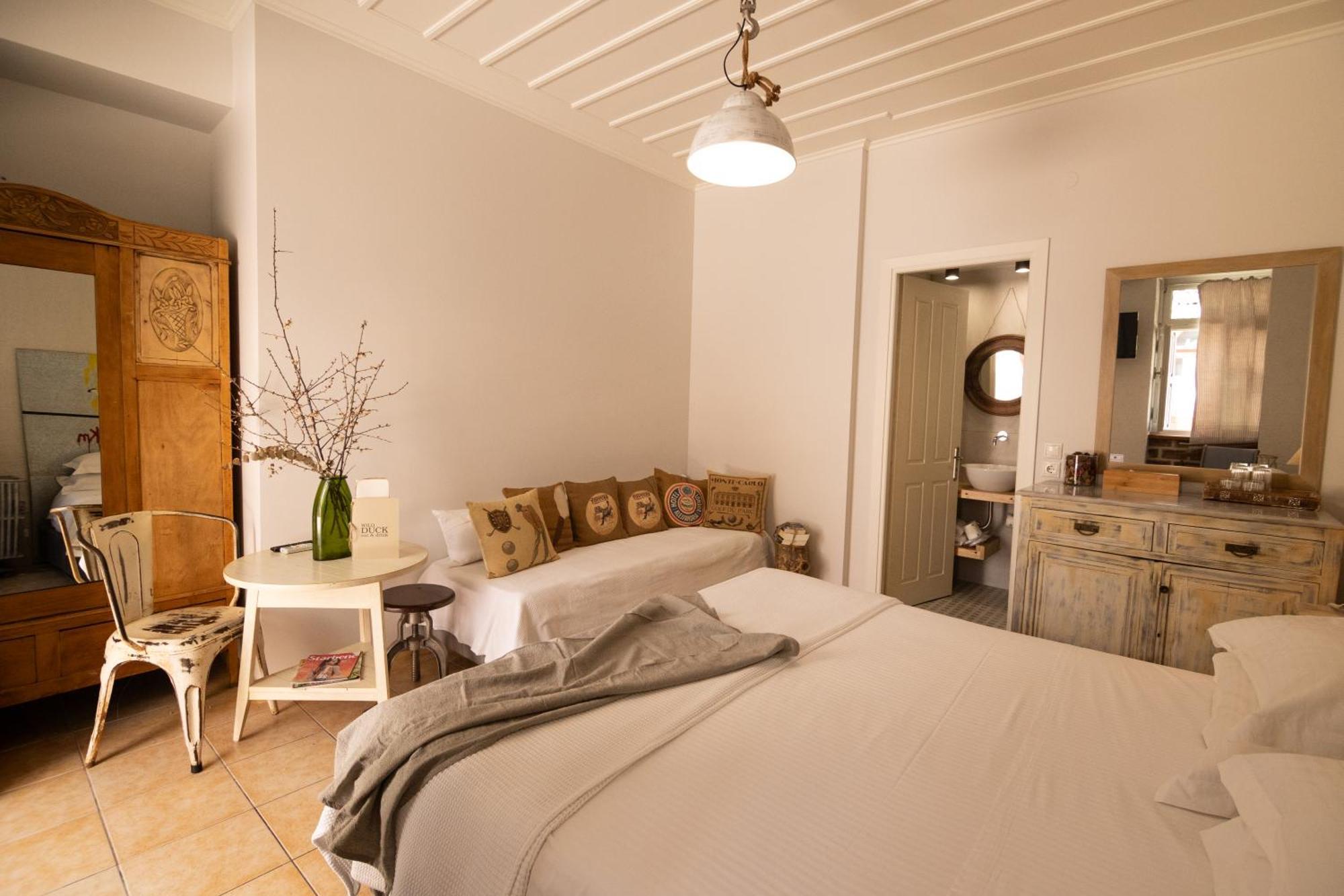 Amymone And Adiandi Hotel