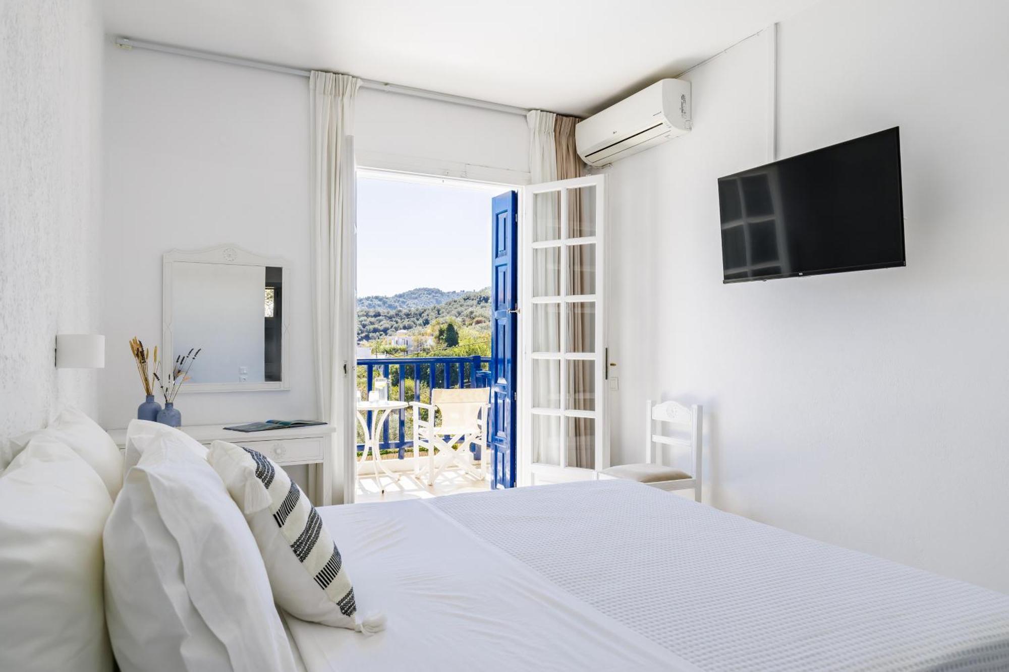 Aperitton Skopelos Town