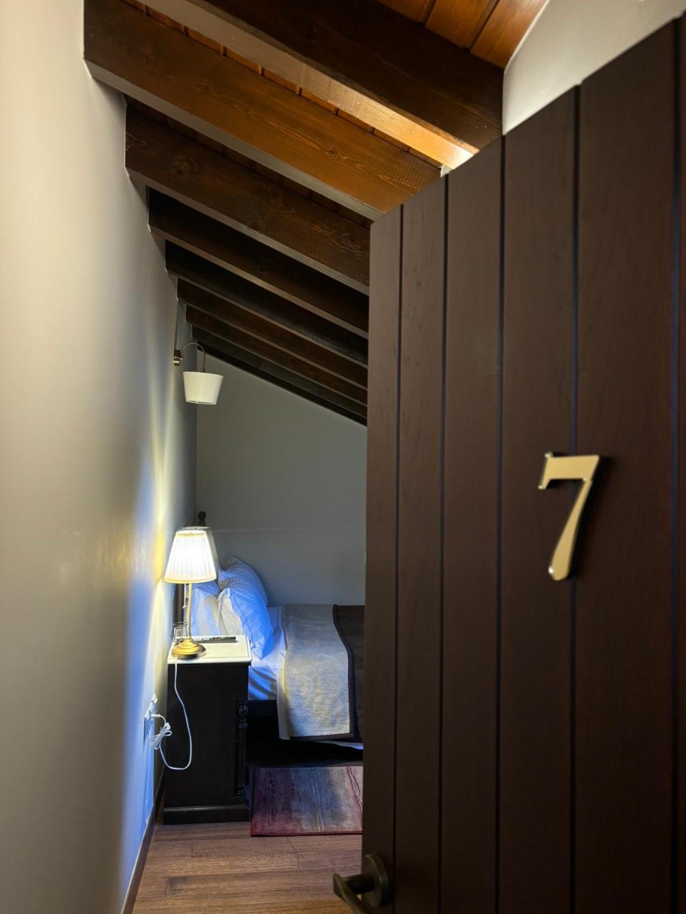Lousios Guest house *