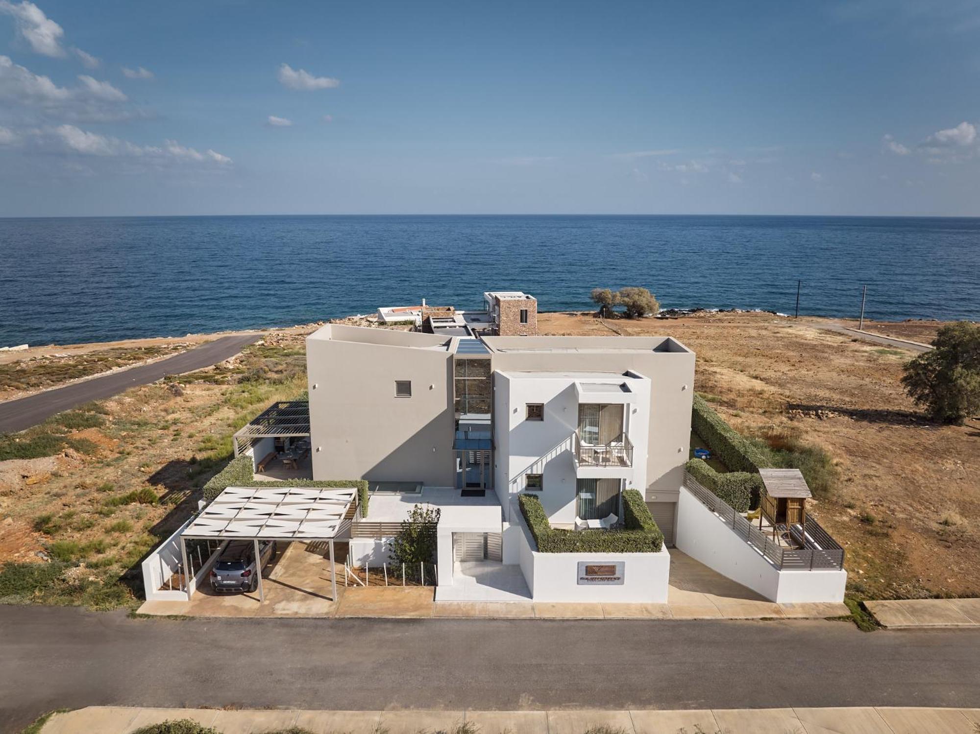 Villa Thalassa Residence, Pool, Whirlpool & Seaviews, By Thinkvilla *