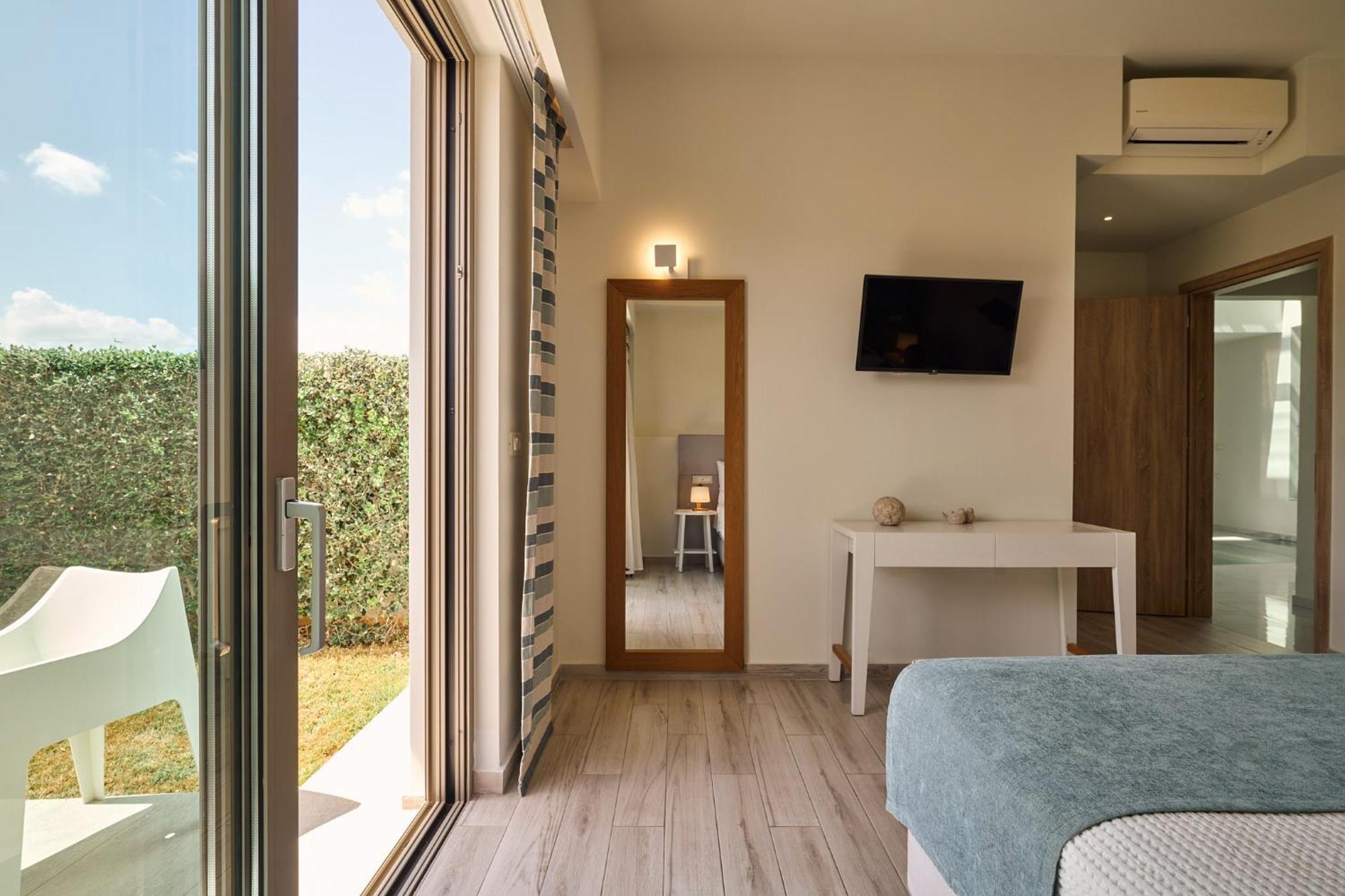 Thalassa Residence, Pool, Whirlpool & Seaviews, By Thinkvilla Panormos (Crete)