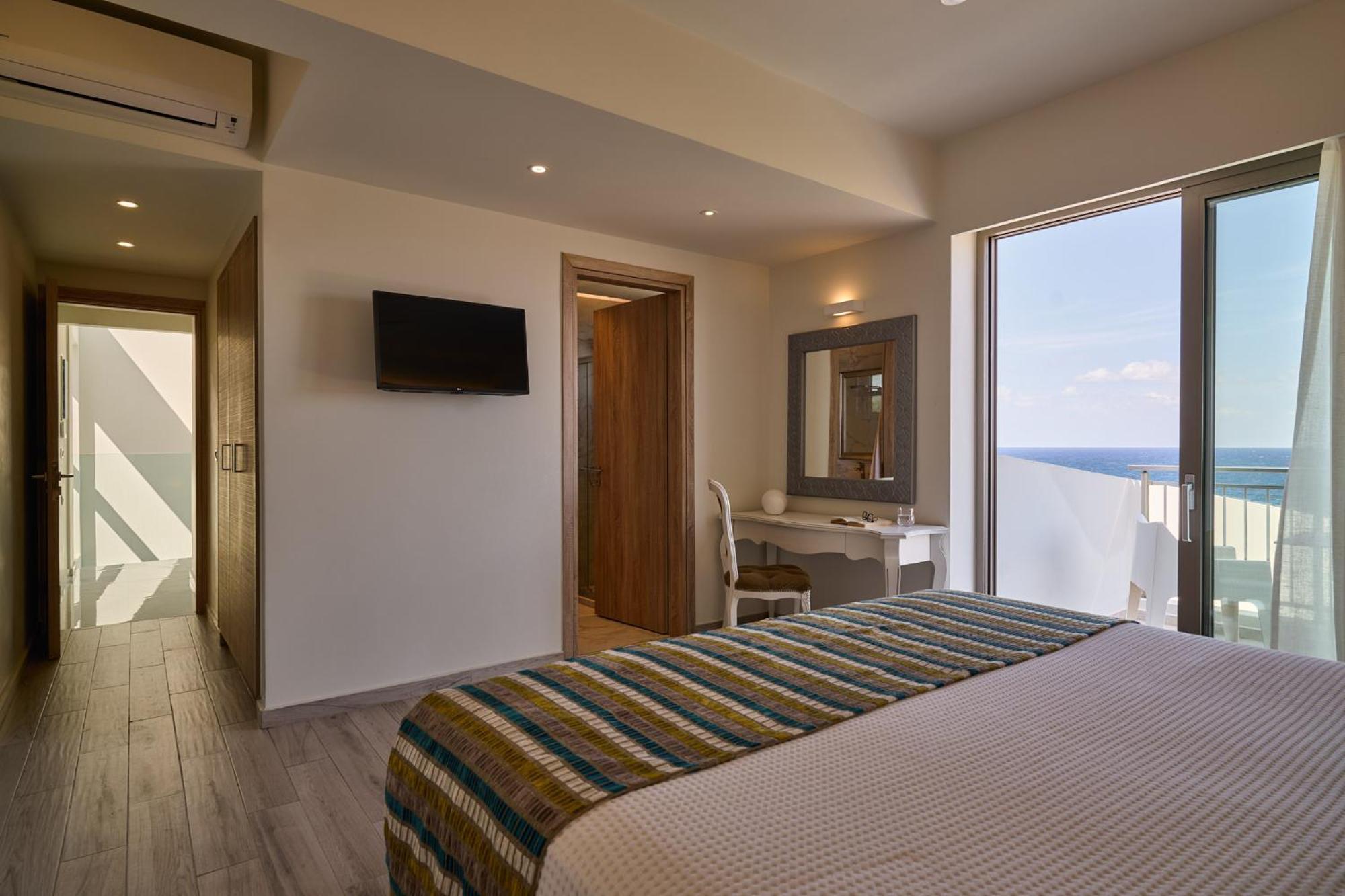 Thalassa Residence, Pool, Whirlpool & Seaviews, By Thinkvilla Villa *