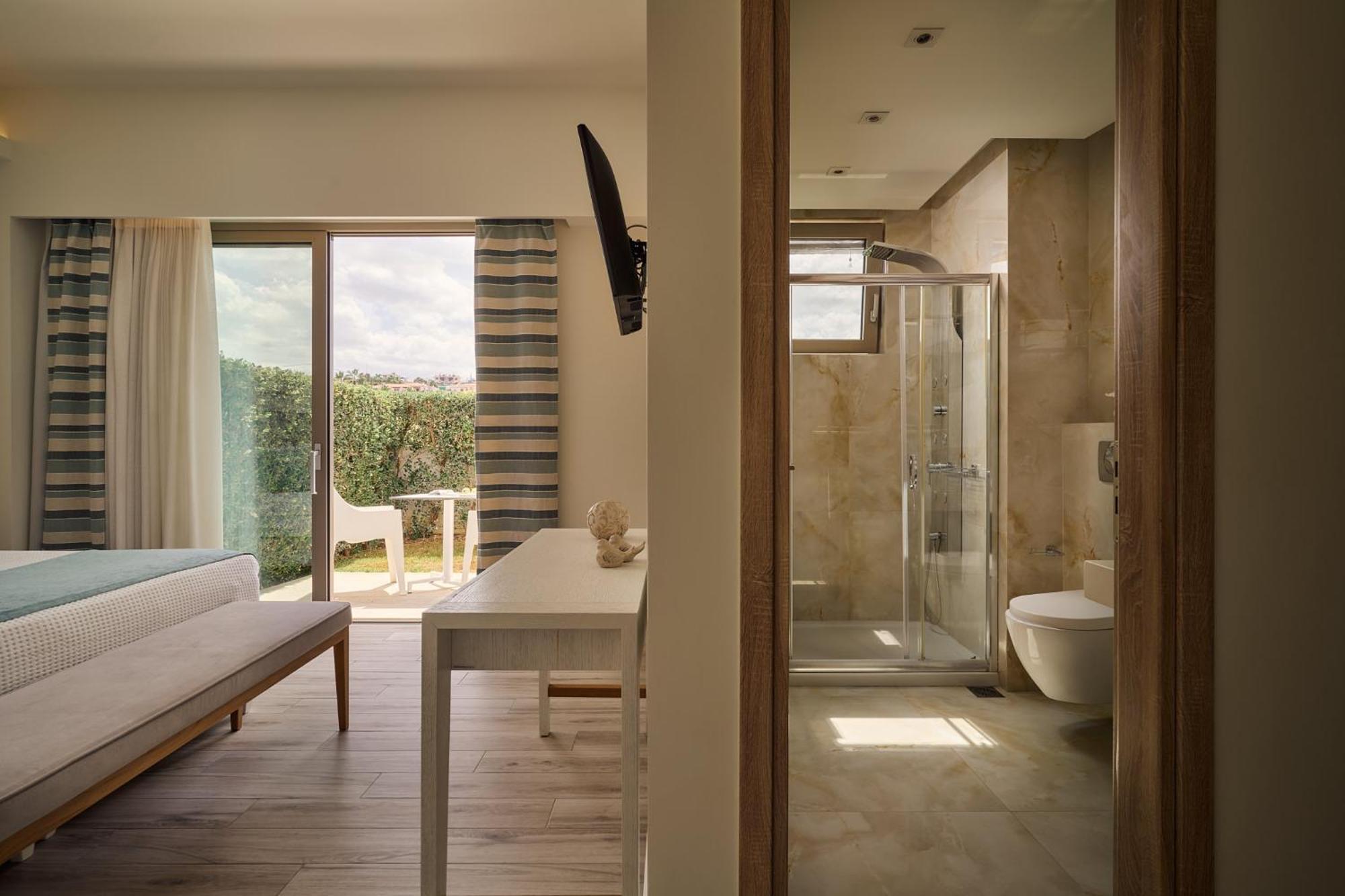 Villa Thalassa Residence, Pool, Whirlpool & Seaviews, By Thinkvilla *