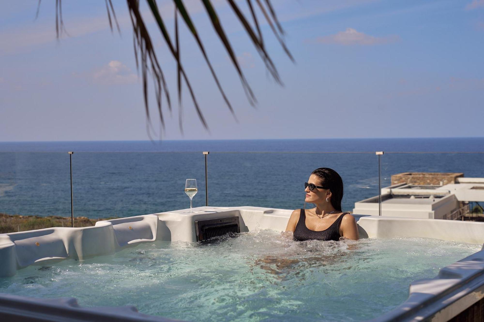 Villa Thalassa Residence, Pool, Whirlpool & Seaviews, By Thinkvilla Panormos (Crete)