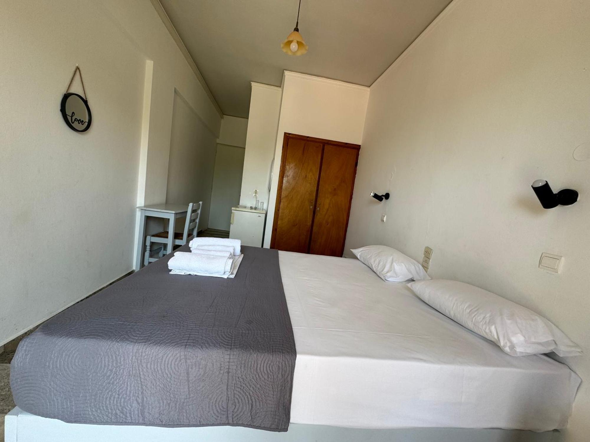 Zorbas Hotel *